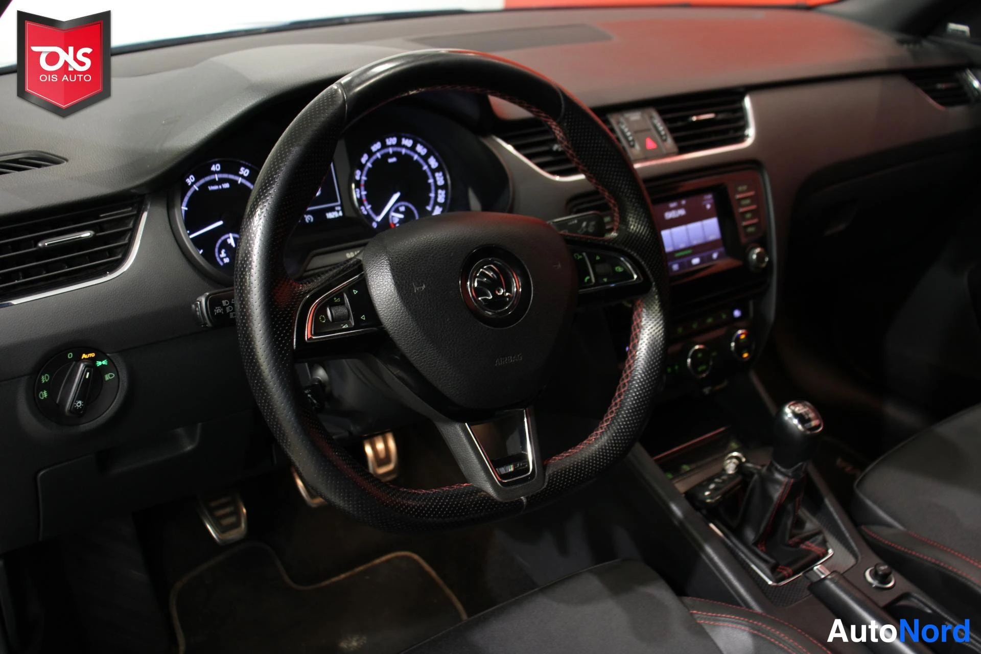 Sininen Skoda Octavia RS 2015, ohjaamo, kuva 10