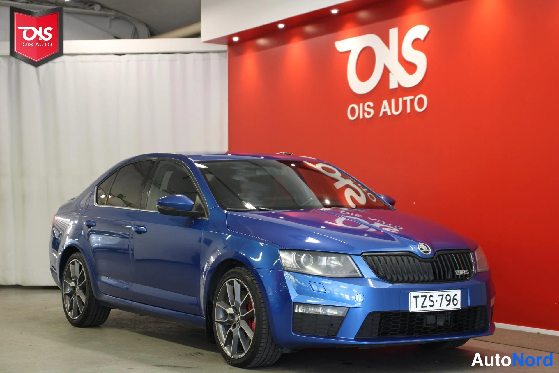 Sininen Skoda Octavia RS 2015, etuviisto, keula oikealle, kuva 3