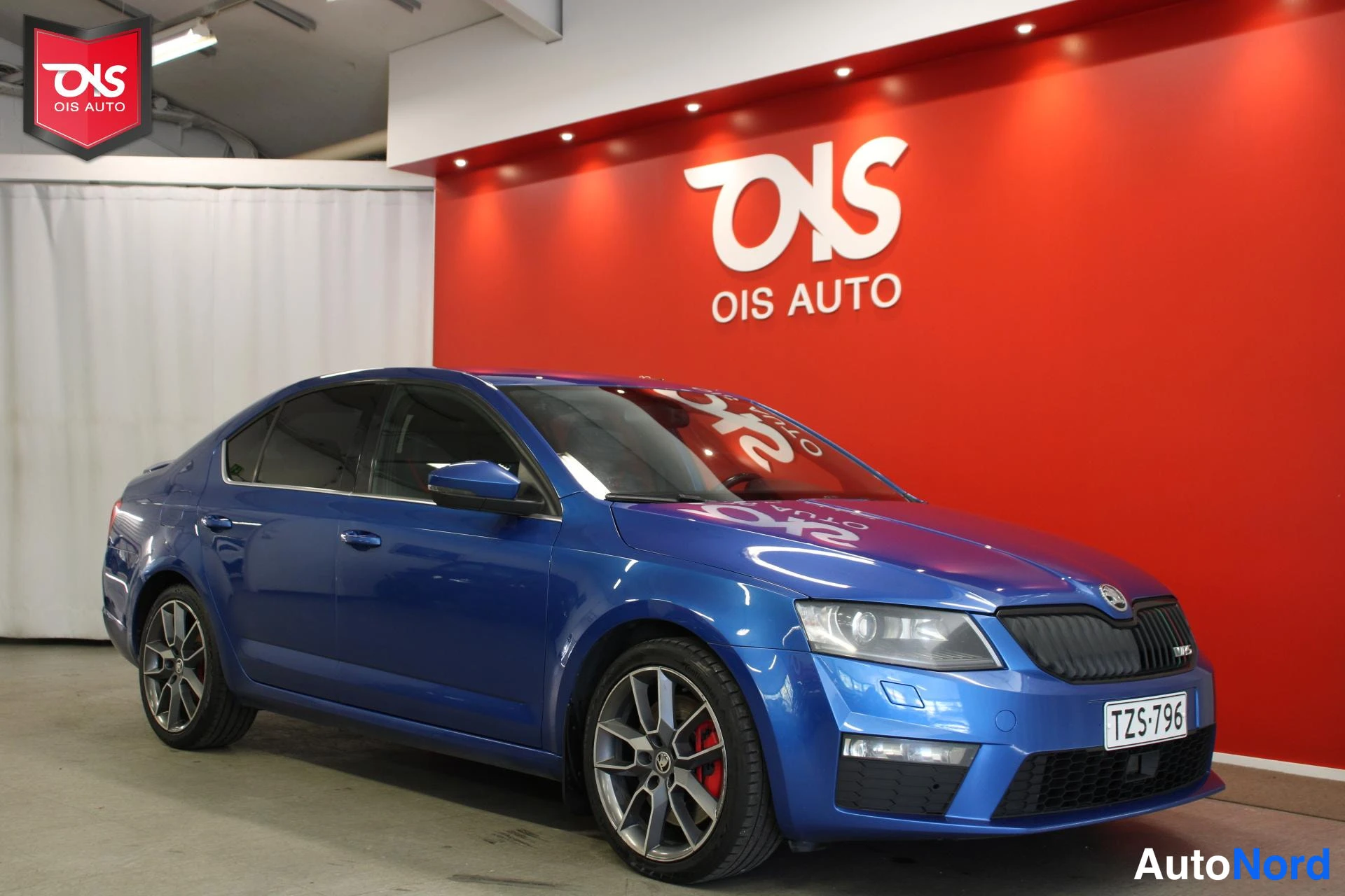 Sininen Skoda Octavia RS 2015, etuviisto, keula oikealle, kuva 4