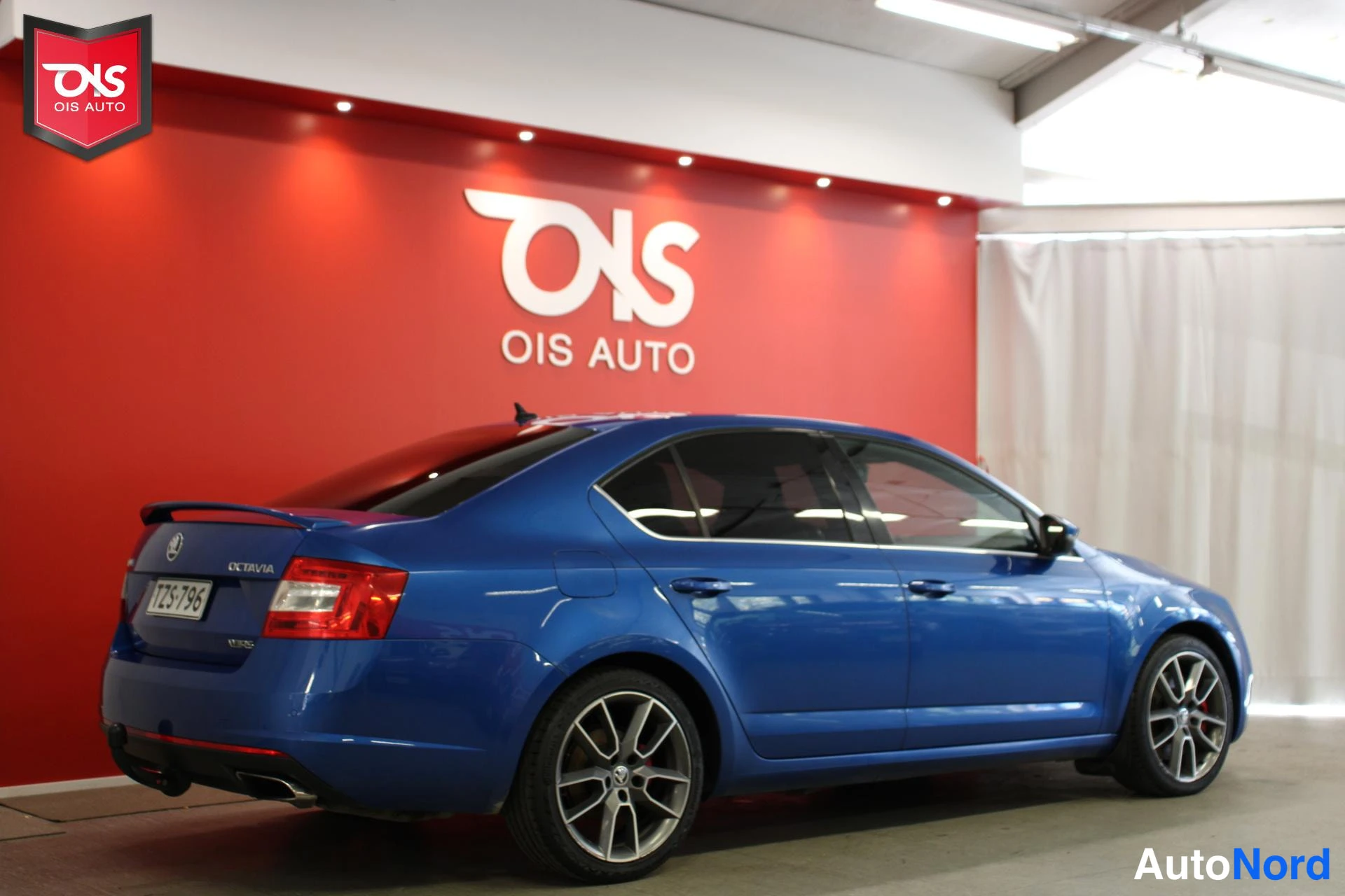 Sininen Skoda Octavia RS 2015, takaviisto, kuva 5