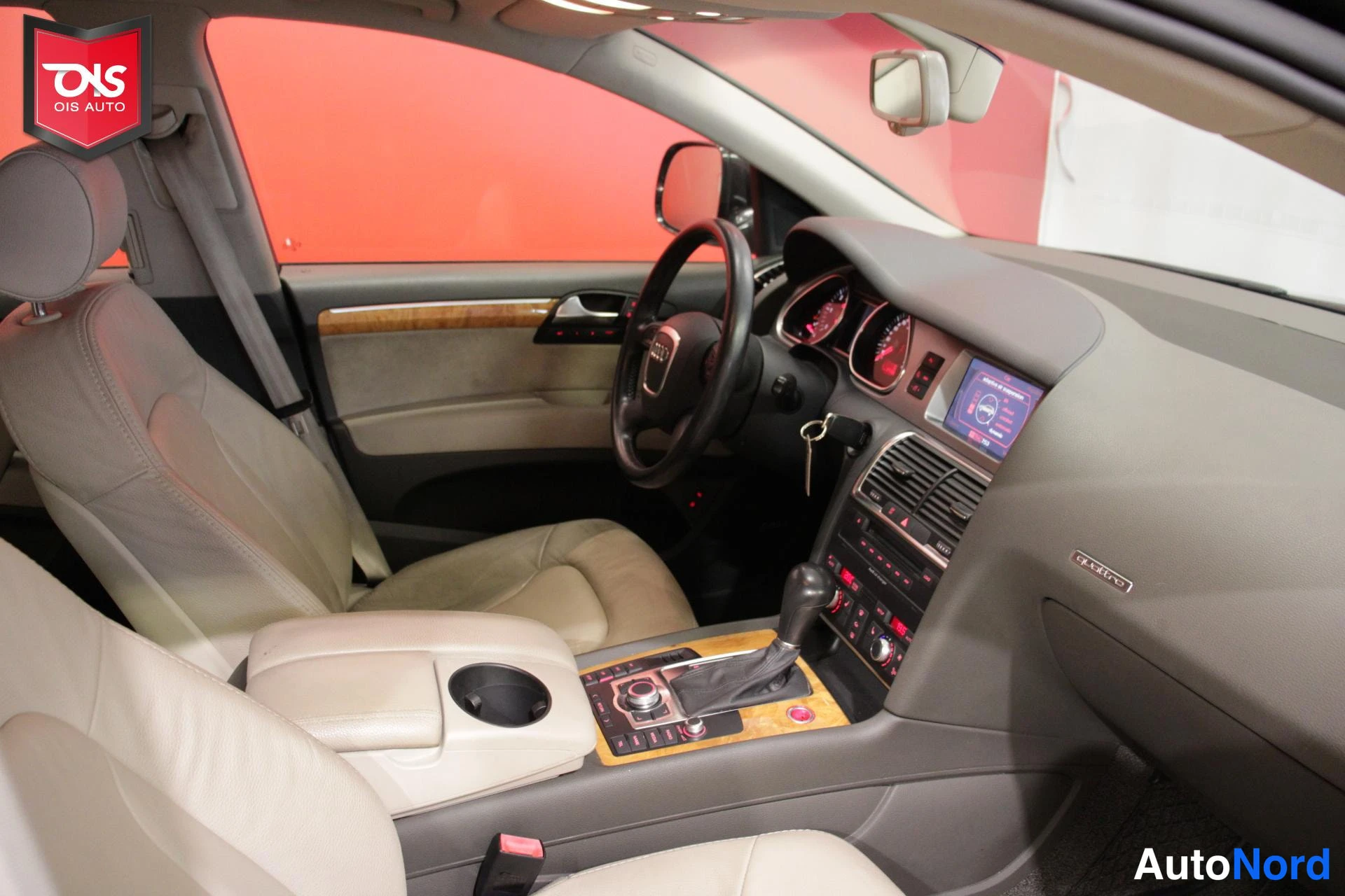 Harmaa Audi Quattro 2007, ohjaamo, kuva 12