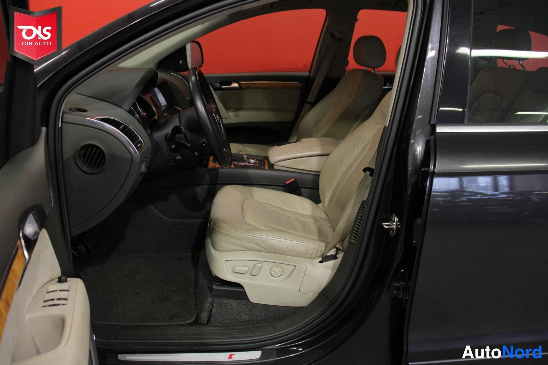 Harmaa Audi Quattro 2007, ohjaamo, kuva 9