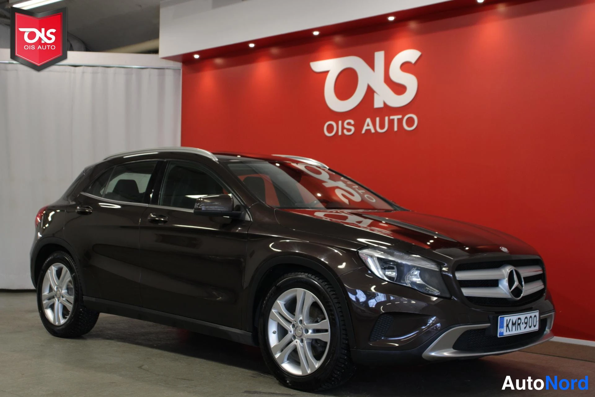 Ruskea Mercedes-Benz GLA 2014, etuviisto, keula oikealle, kuva 4