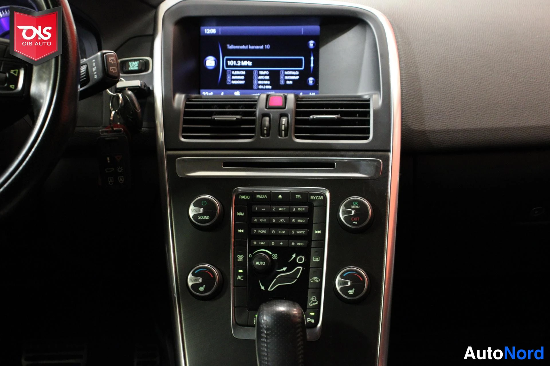 Musta Volvo XC60 2012, yksityiskohta, kuva 16