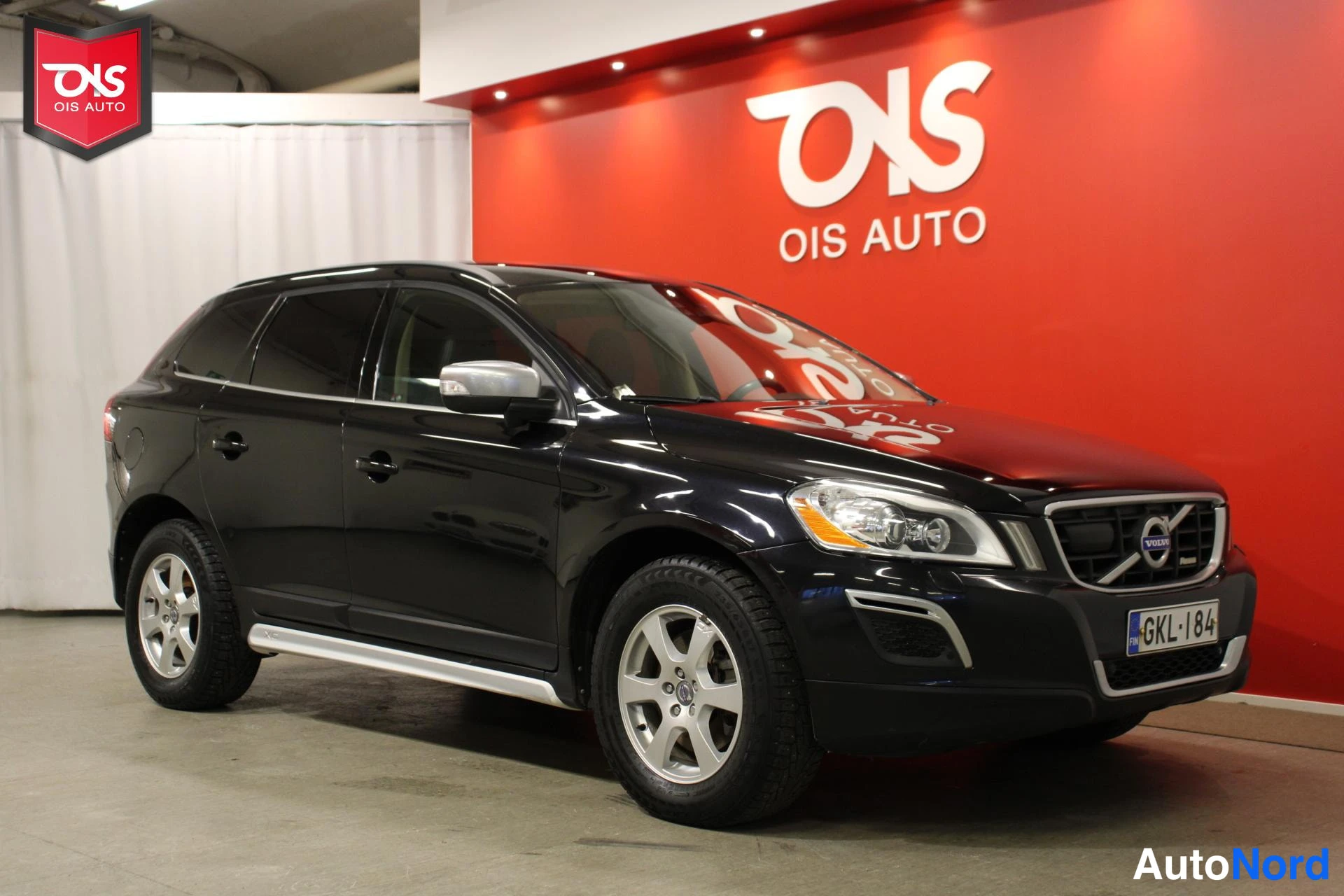 Musta Volvo XC60 2012, etuviisto, keula oikealle, kuva 4