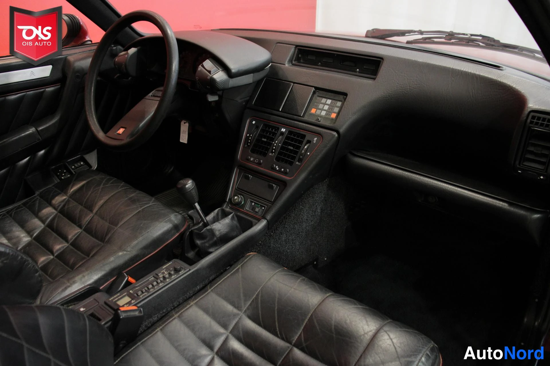 Punainen Citroen CX 1985, ohjaamo, kuva 16