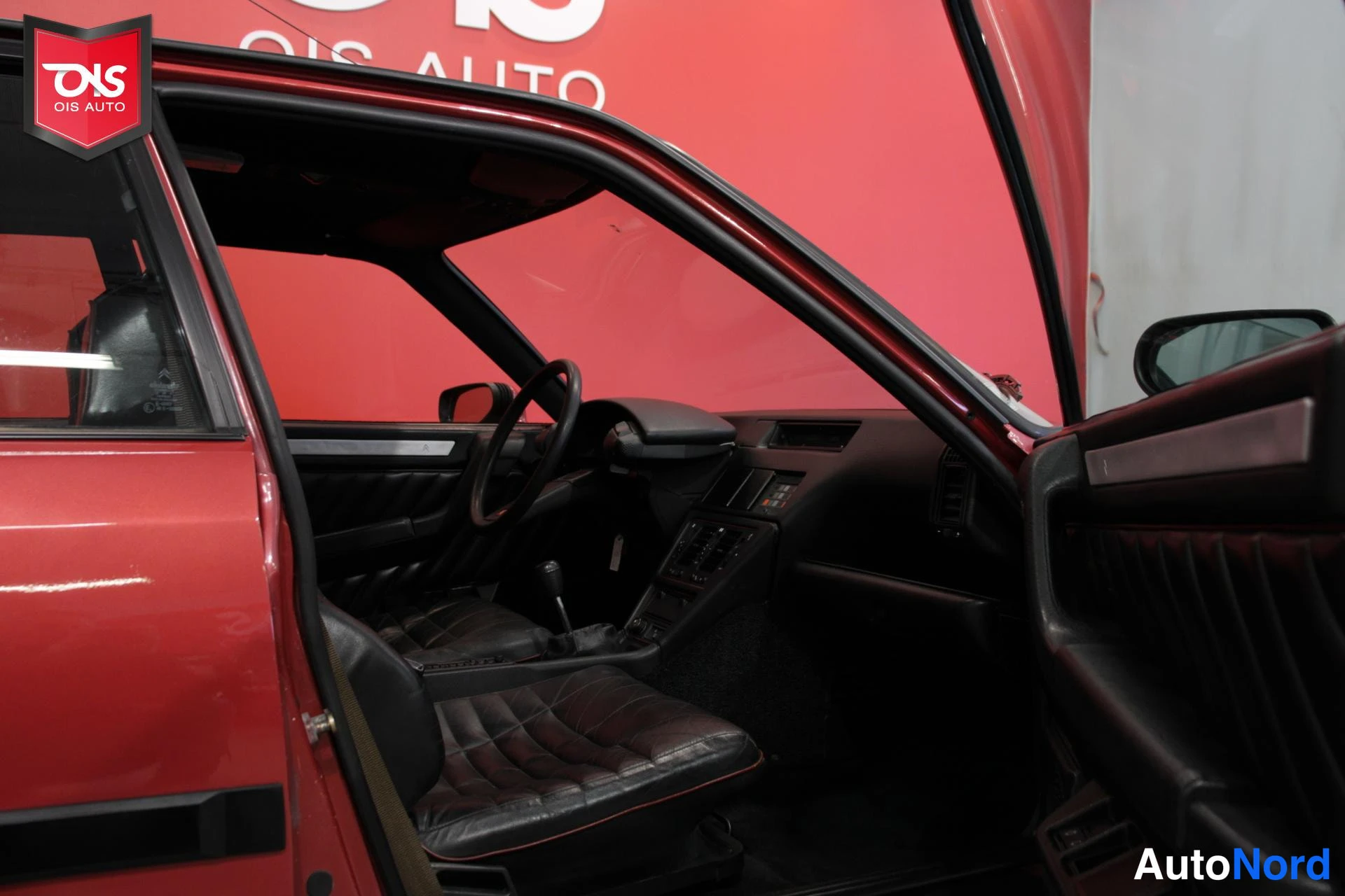 Punainen Citroen CX 1985, ohjaamo, kuva 19