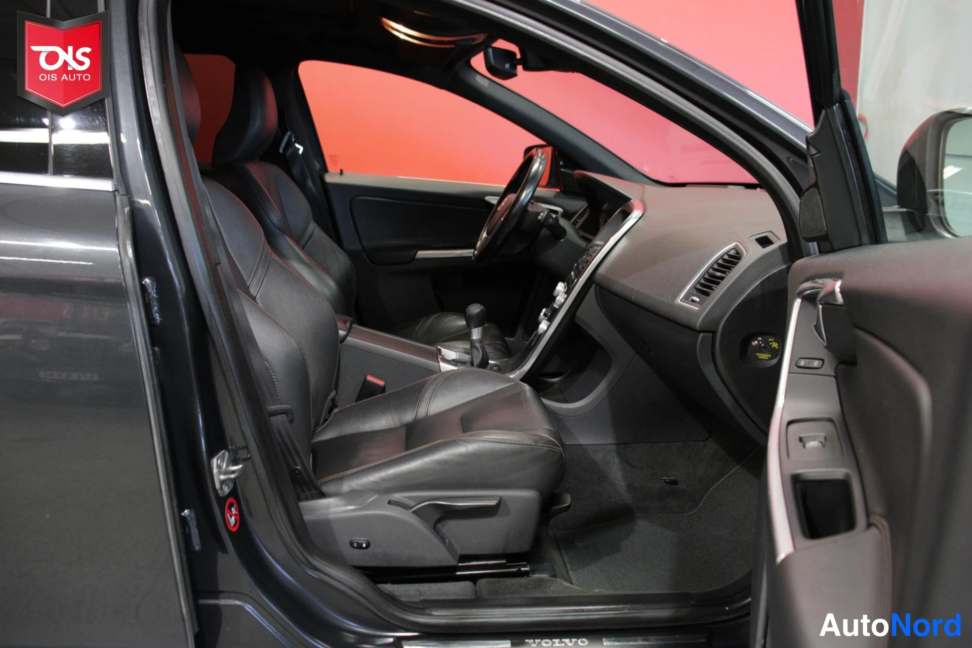Harmaa Volvo XC60 2016, ohjaamo, kuva 10