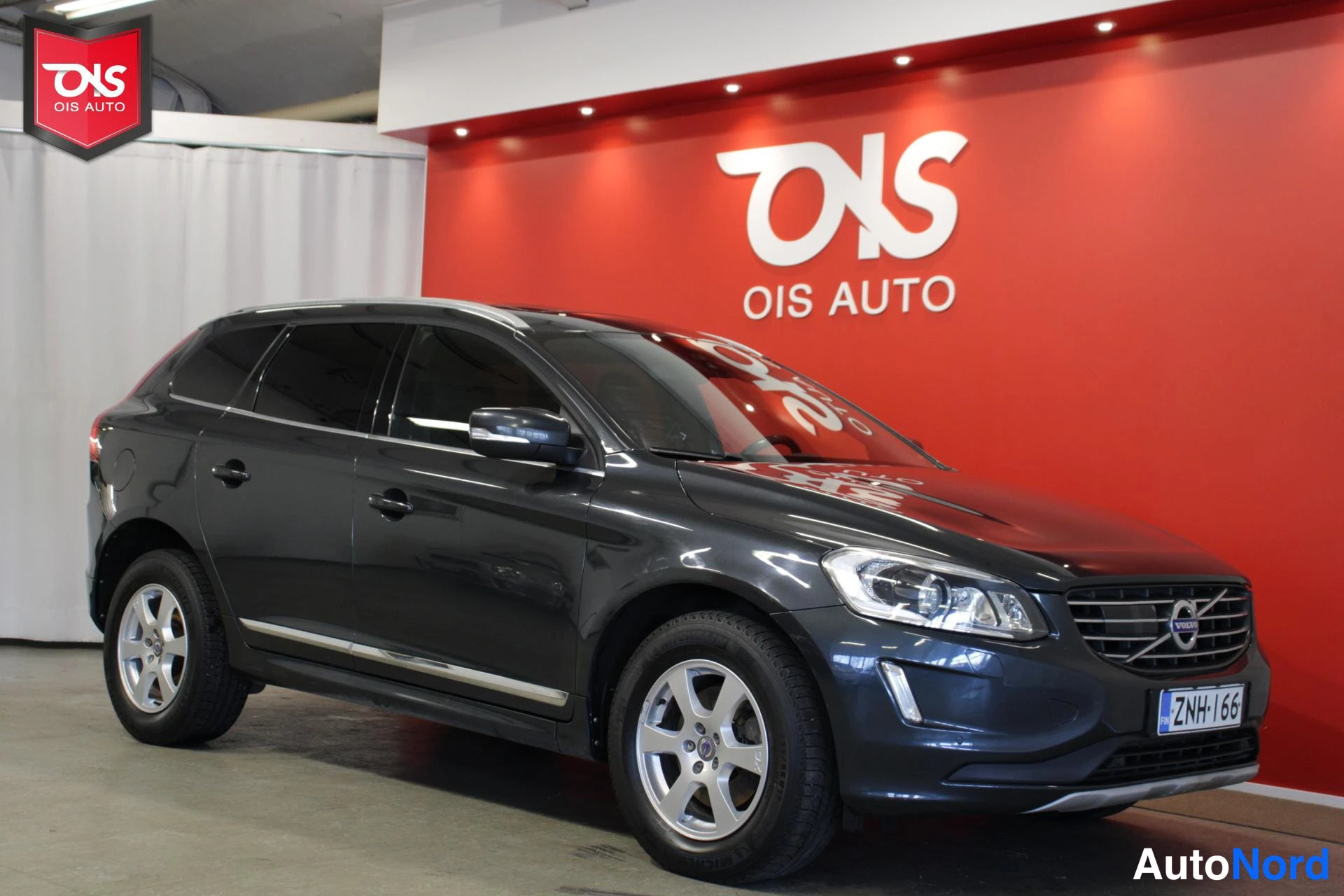 Harmaa Volvo XC60 2016, etuviisto, keula oikealle, kuva 4