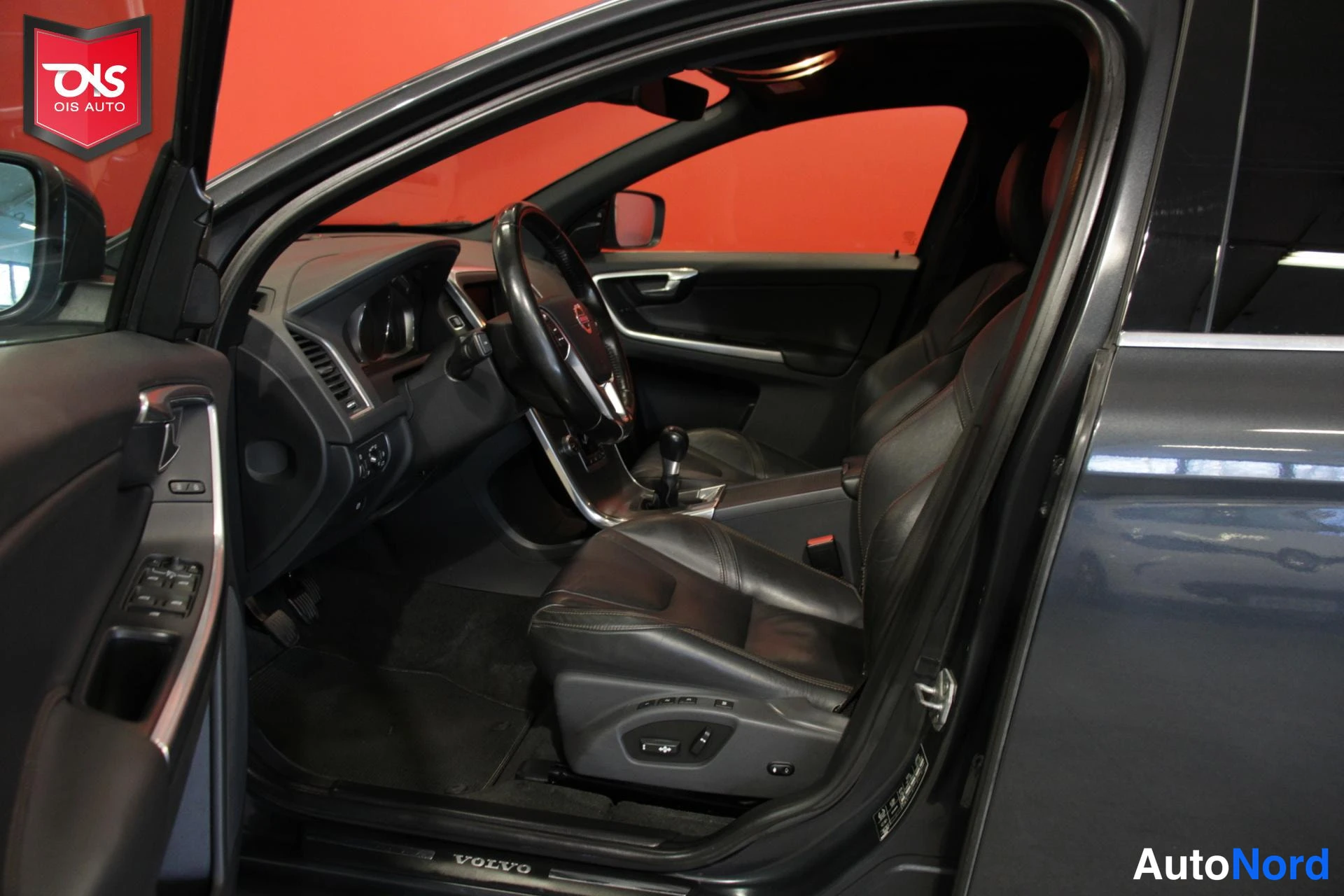 Harmaa Volvo XC60 2016, ohjaamo, kuva 9