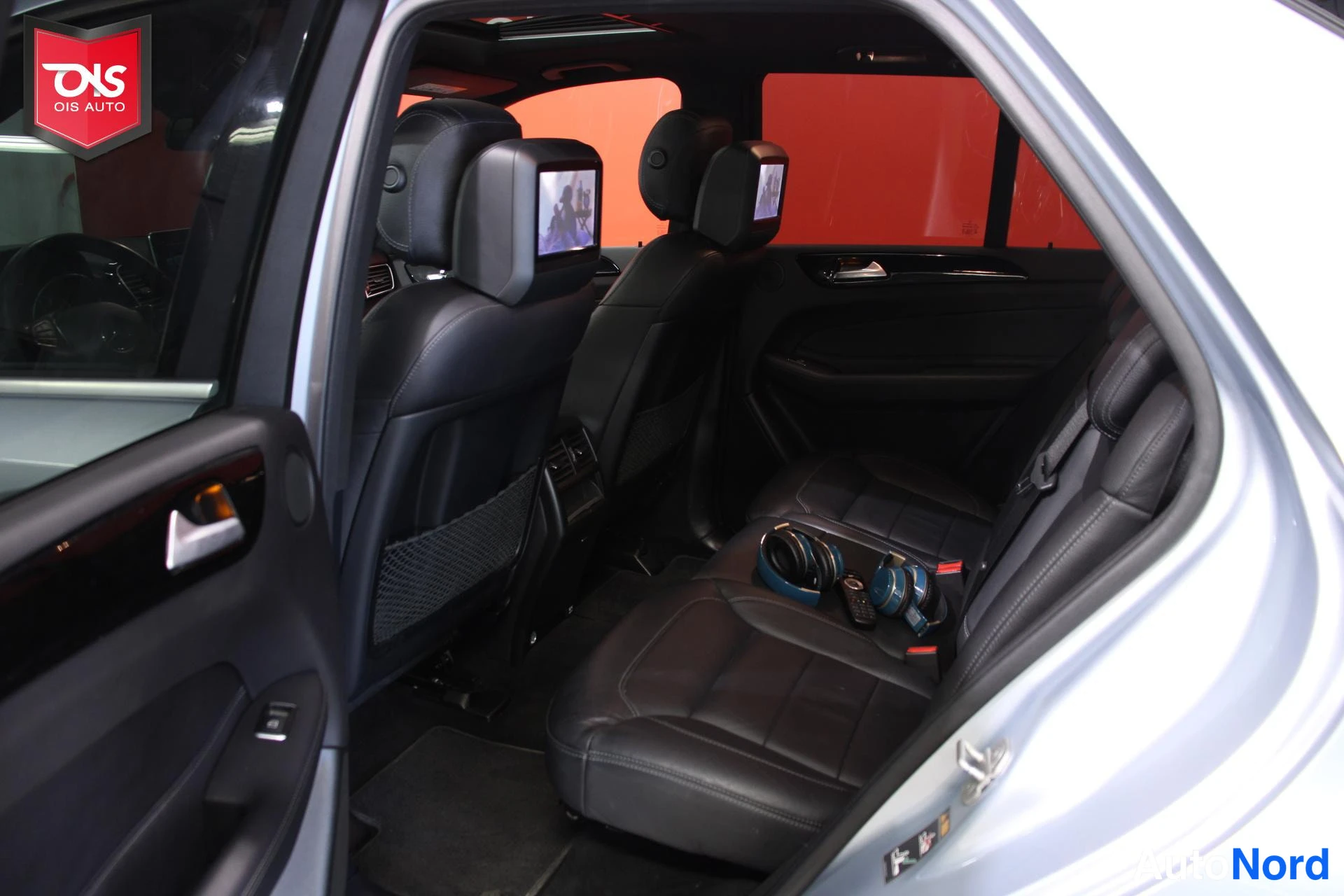 Sininen Mercedes-Benz GLE 2016, takaistuimet, kuva 16