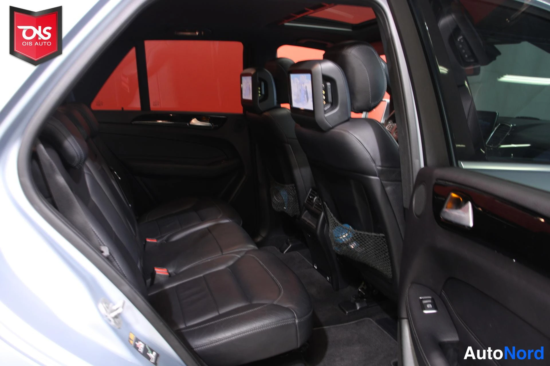 Sininen Mercedes-Benz GLE 2016, takaistuimet, kuva 14