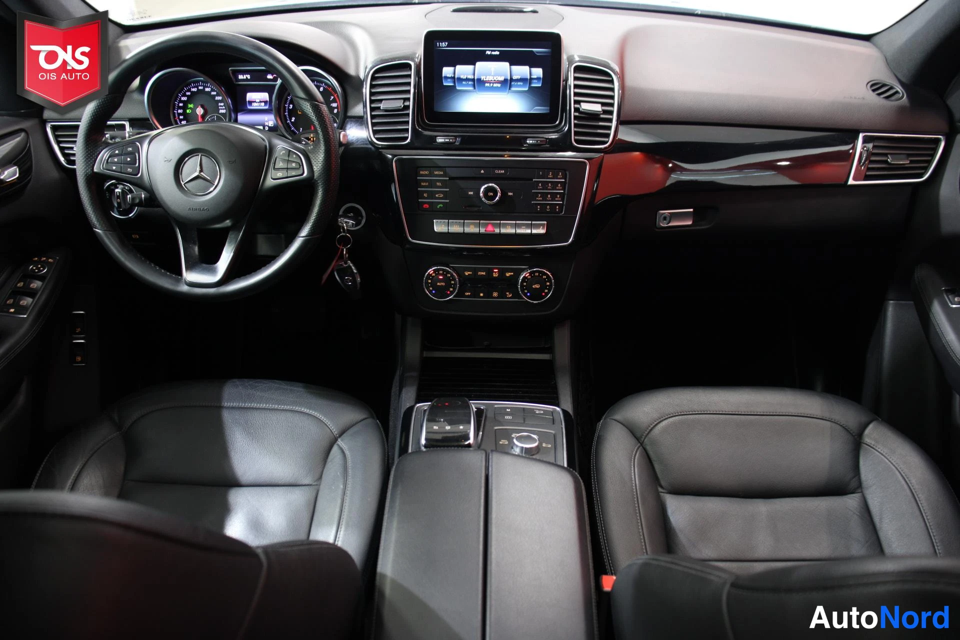 Sininen Mercedes-Benz GLE 2016, ohjaamo, kuva 10
