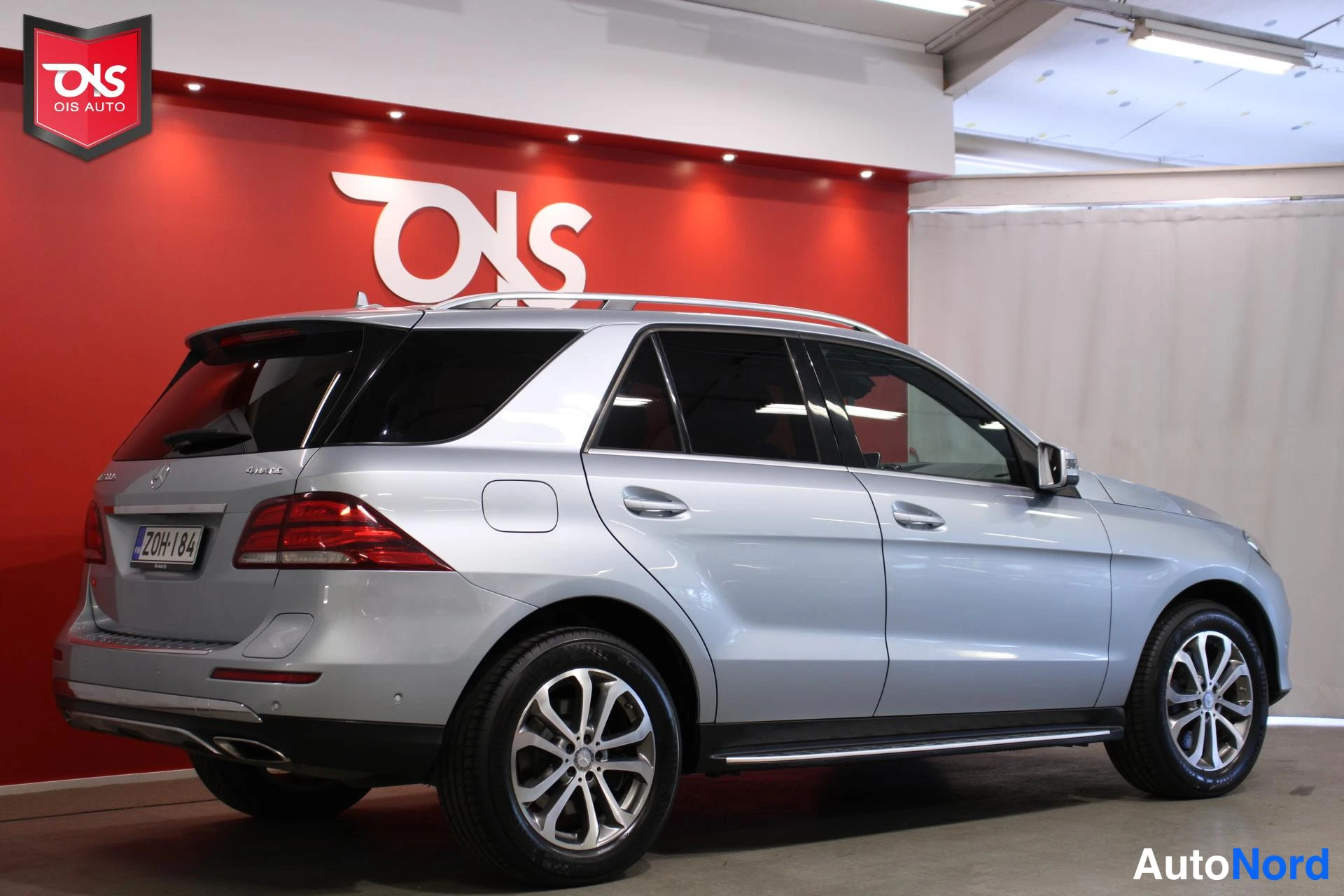Sininen Mercedes-Benz GLE 2016, takaviisto, kuva 5
