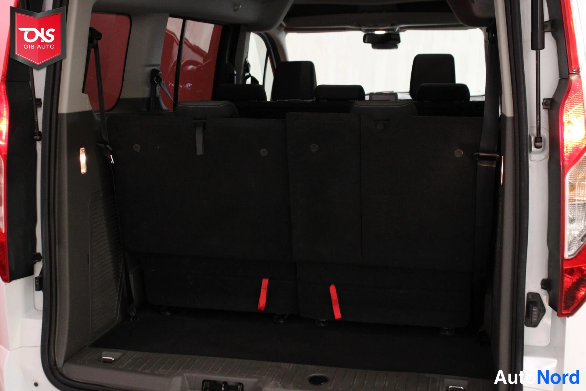 Valkoinen Ford Tourneo Connect 2022, tavaratila, kuva 19