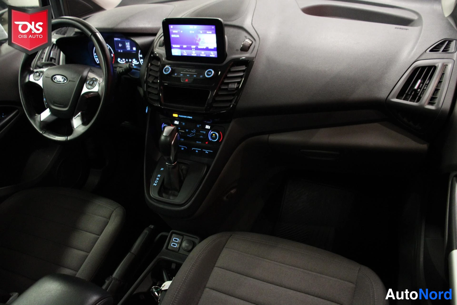 Valkoinen Ford Tourneo Connect 2022, ohjaamo, kuva 12