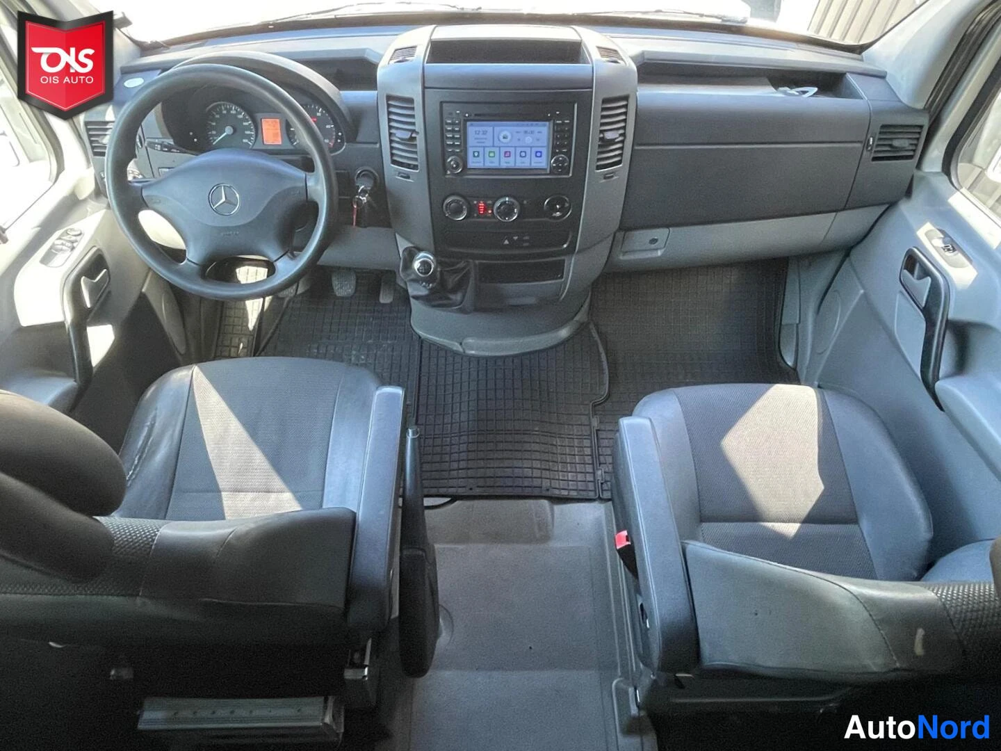 Hopea Mercedes-Benz Sprinter 2014, ohjaamo, kuva 17