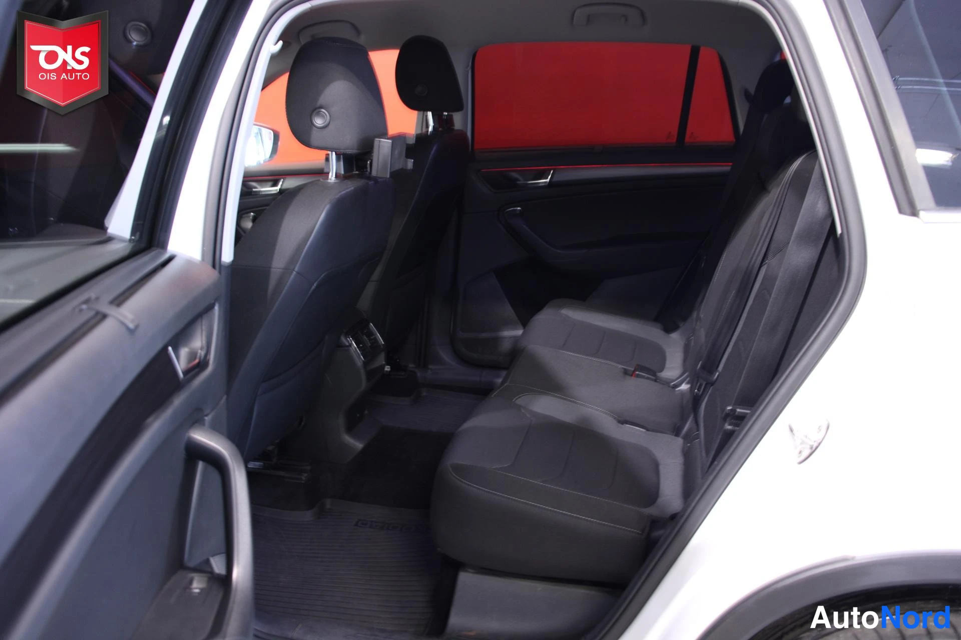 Valkoinen Skoda Kodiaq 2020, takaistuimet, kuva 15