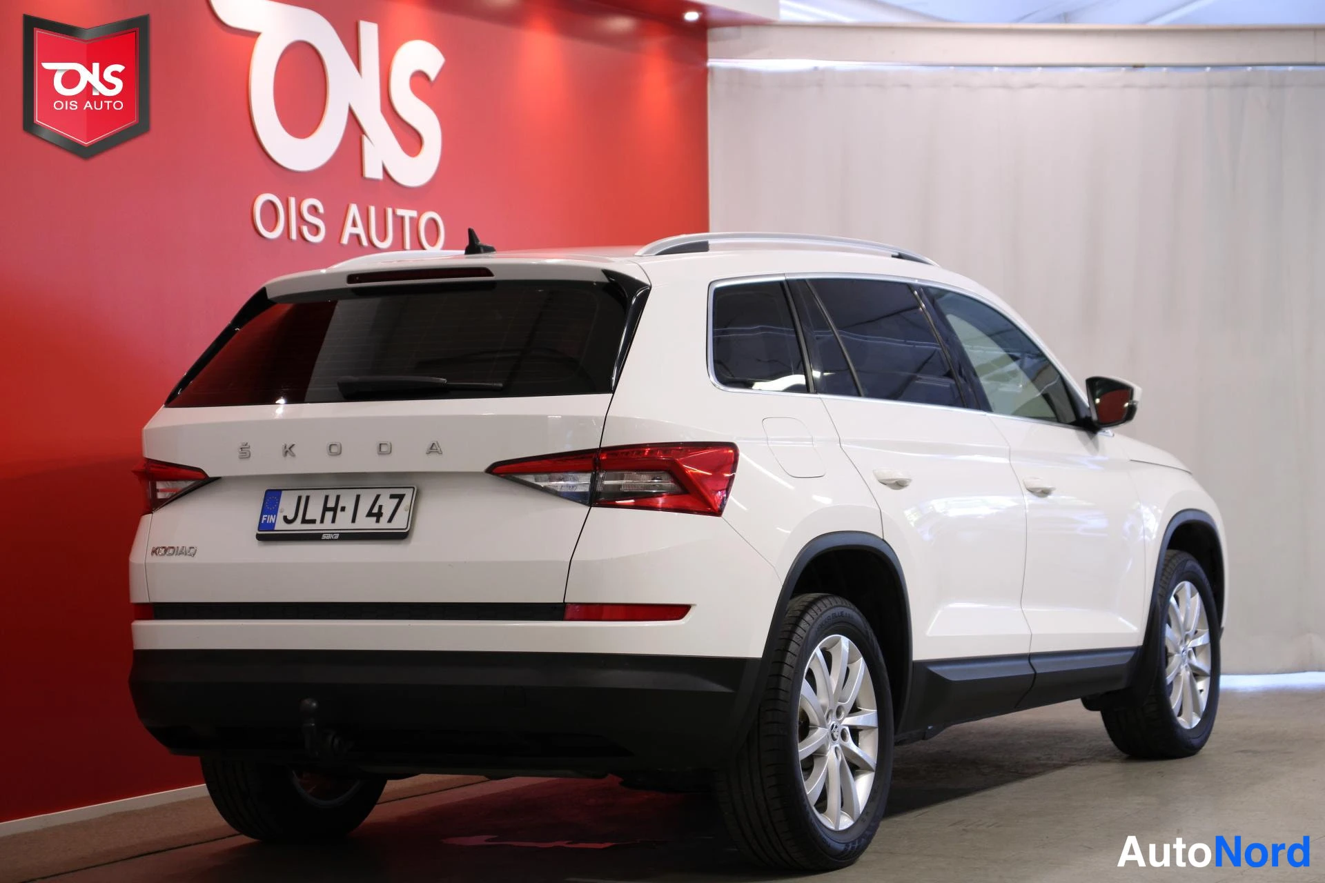 Valkoinen Skoda Kodiaq 2020, takaviisto, kuva 8