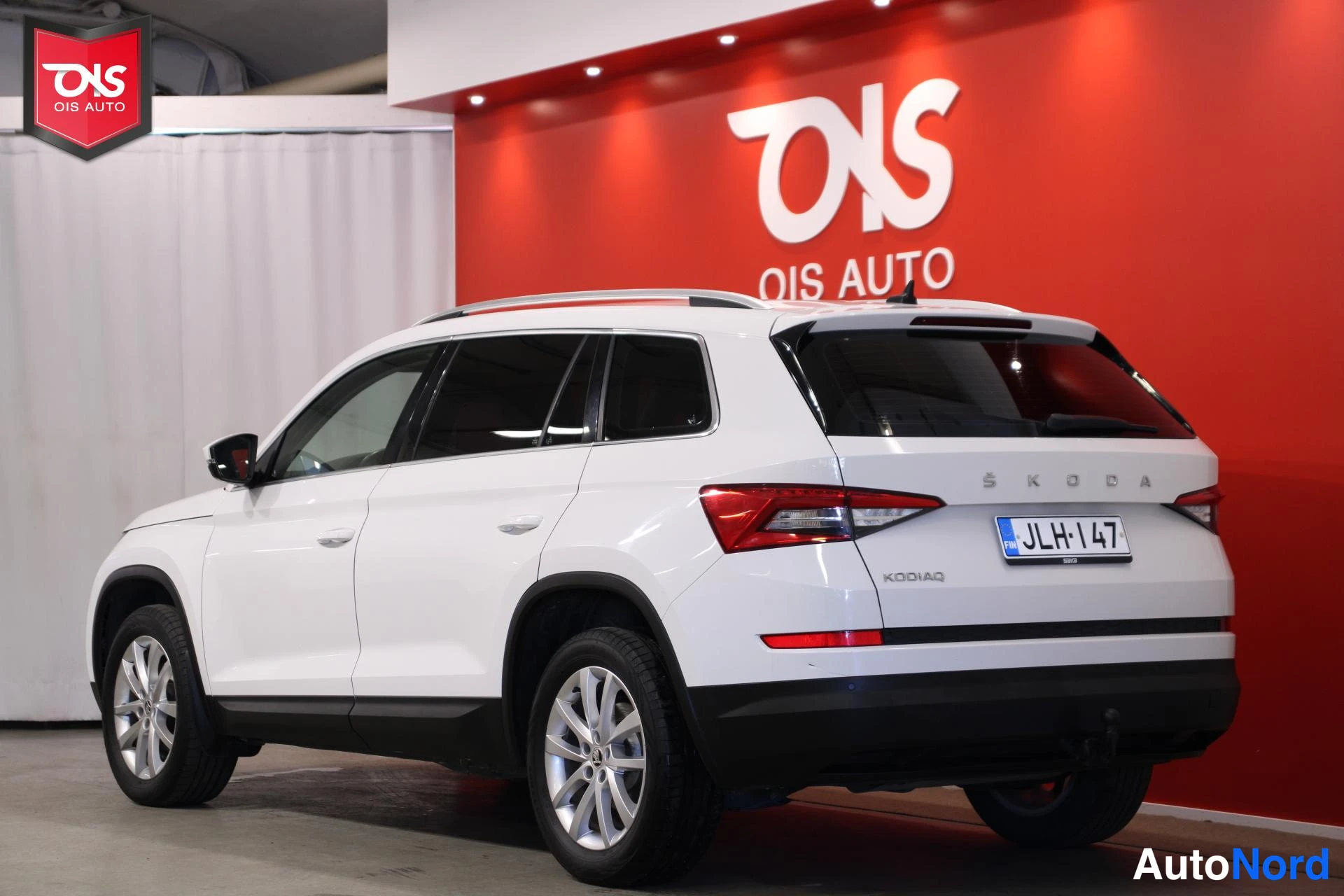 Valkoinen Skoda Kodiaq 2020, takaviisto, kuva 6