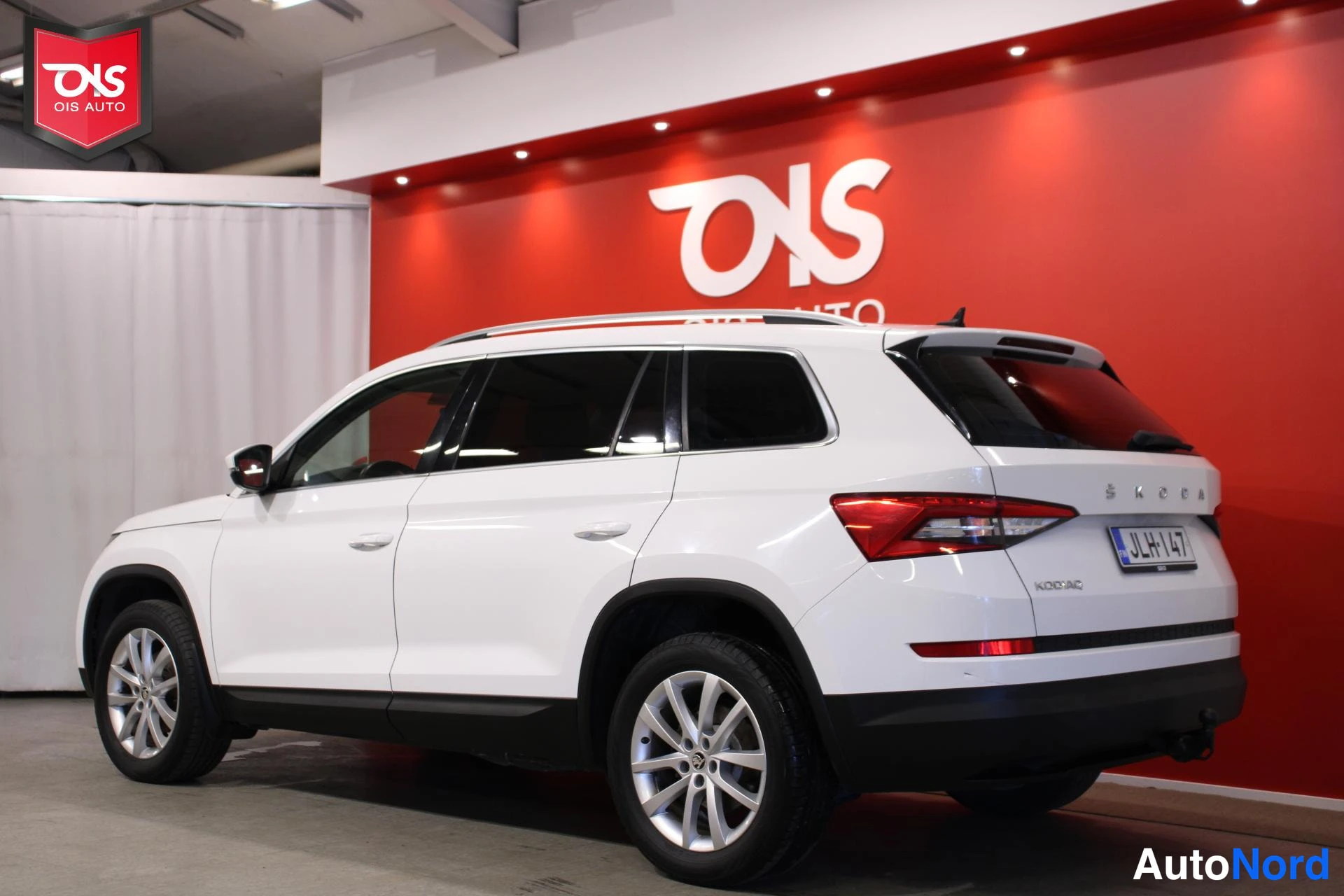 Valkoinen Skoda Kodiaq 2020, takaviisto, kuva 7
