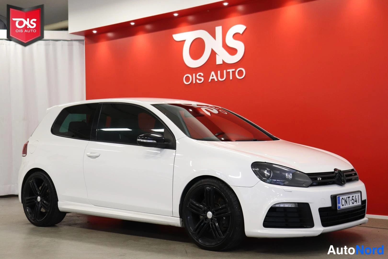 Valkoinen Volkswagen Golf R 2010, etuviisto, keula oikealle, kuva 4
