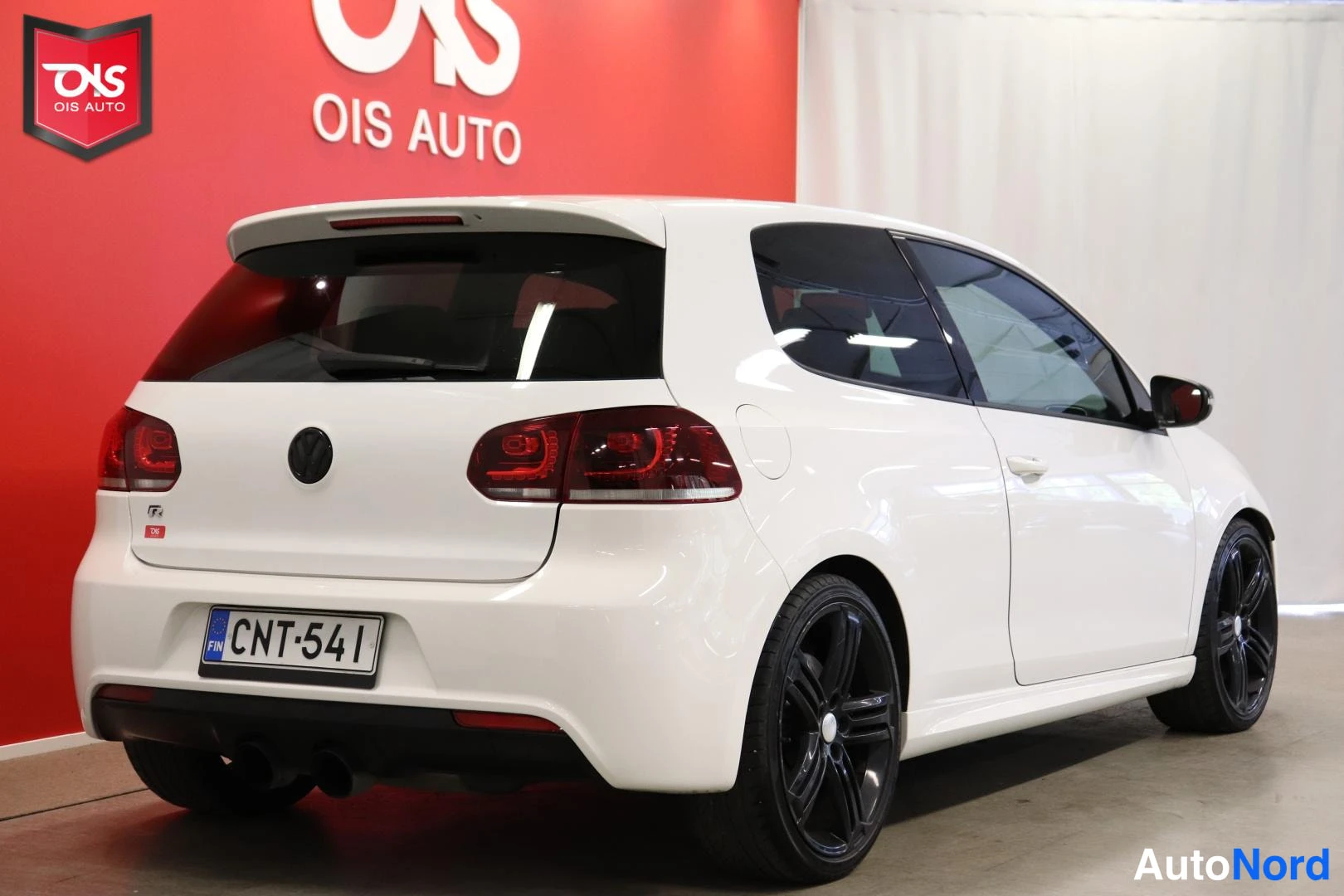 Valkoinen Volkswagen Golf R 2010, takaviisto, kuva 6