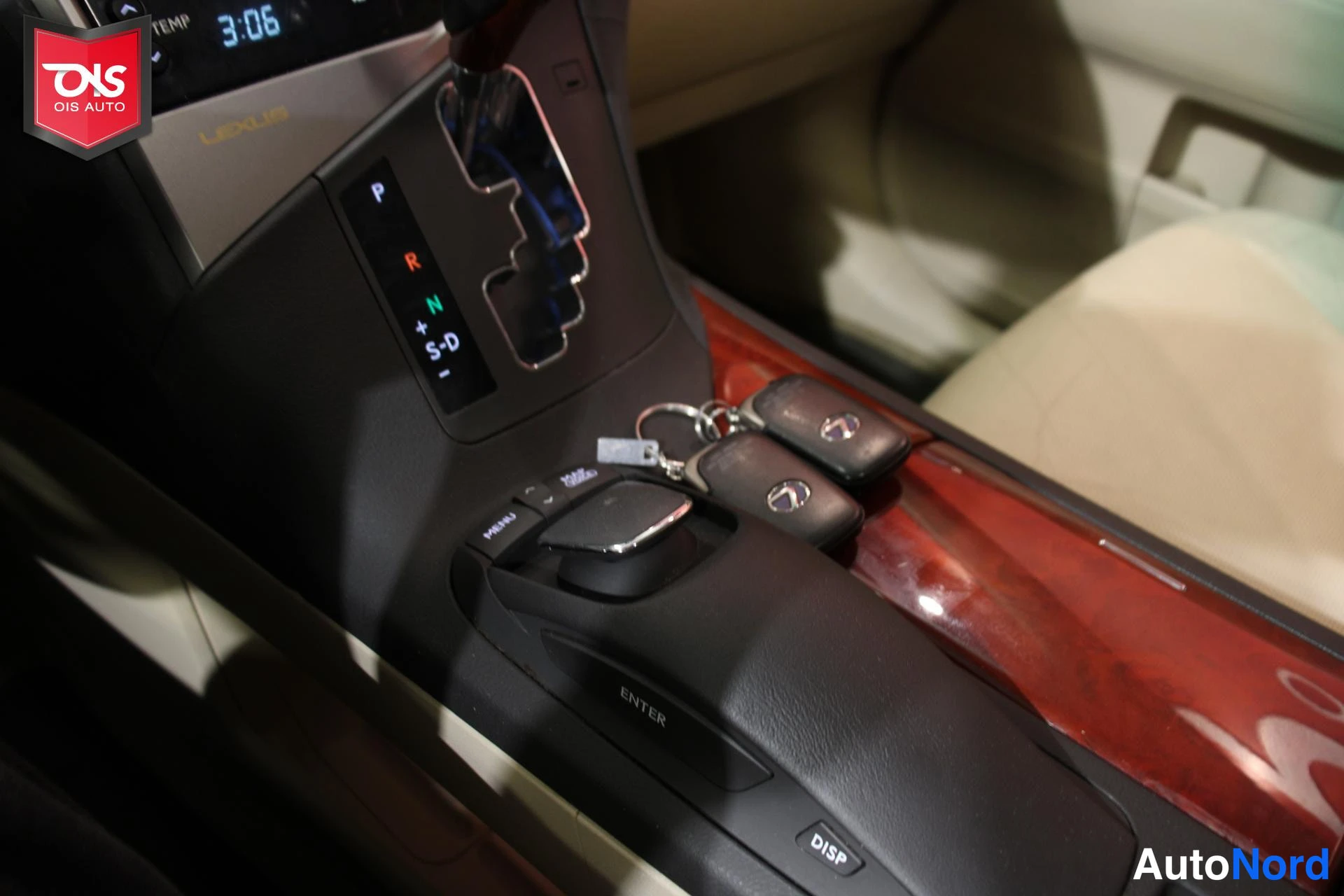 Punainen Lexus RX 450H 2010, yksityiskohta, kuva 20