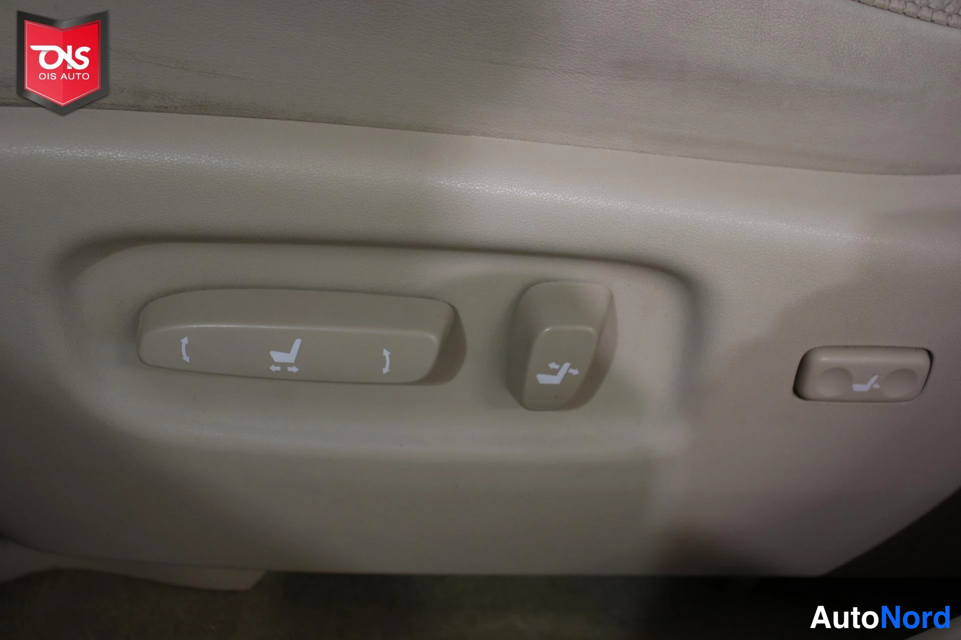 Punainen Lexus RX 450H 2010, yksityiskohta, kuva 25