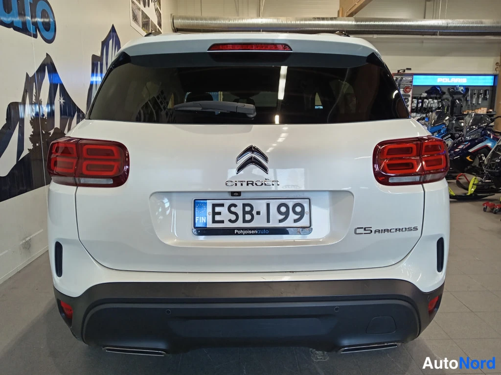 Valkoinen Citroen C5 Aircross 2020, takaa, kuva 8