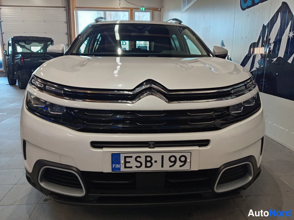 Valkoinen Citroen C5 Aircross 2020, edestä, kuva 3