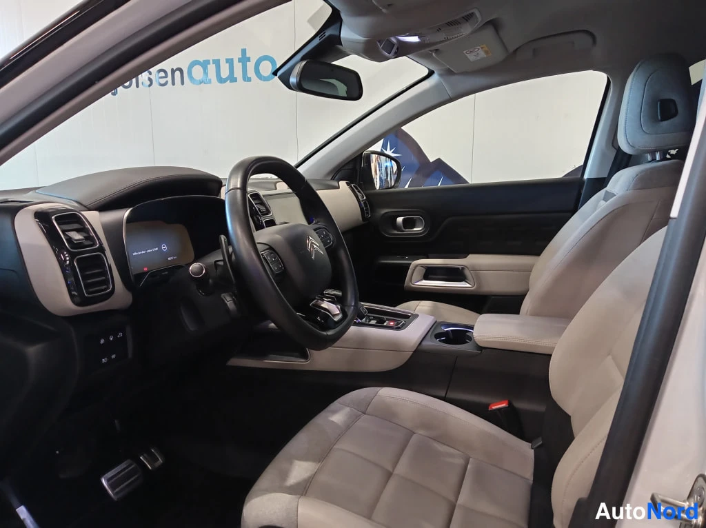 Valkoinen Citroen C5 Aircross 2020, ohjaamo, kuva 9