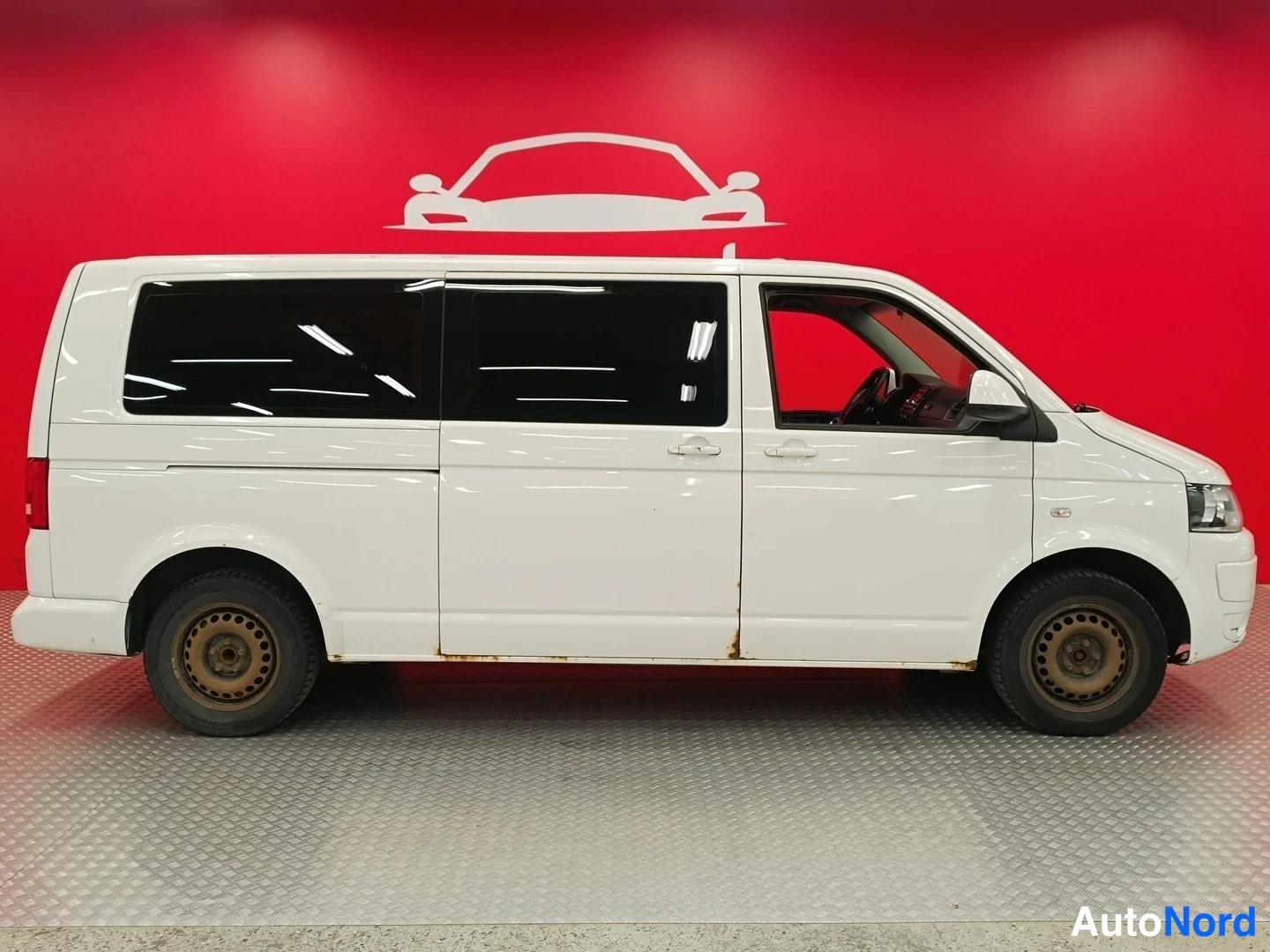 Valkoinen Volkswagen Caravelle 2012, sivulta, kuva 3