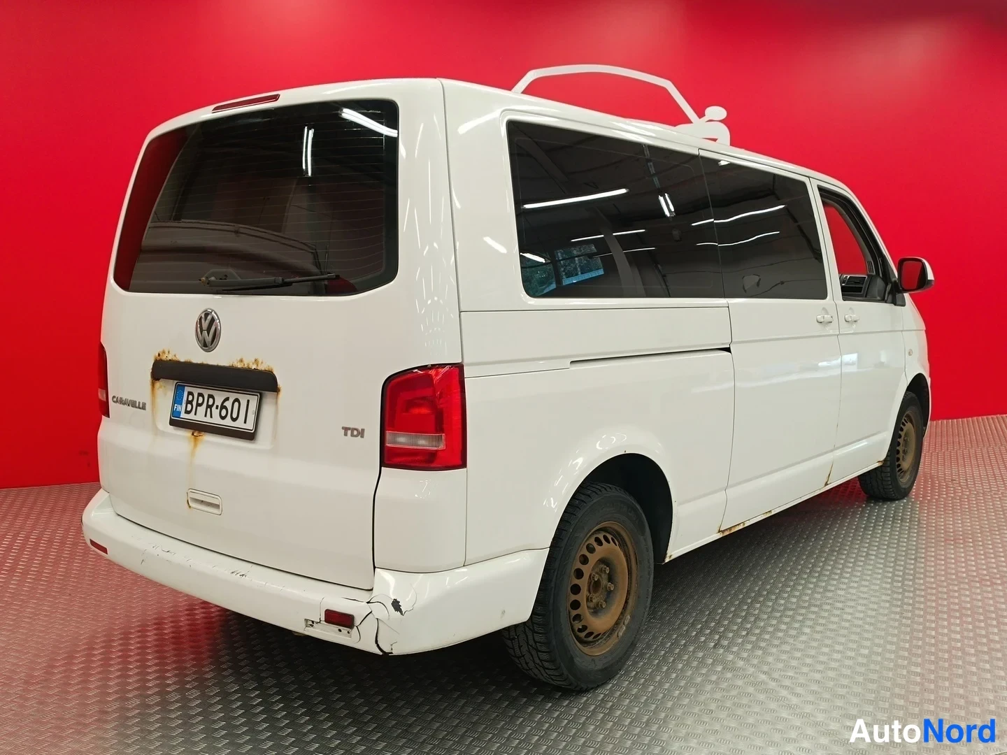 Valkoinen Volkswagen Caravelle 2012, takaviisto, kuva 5