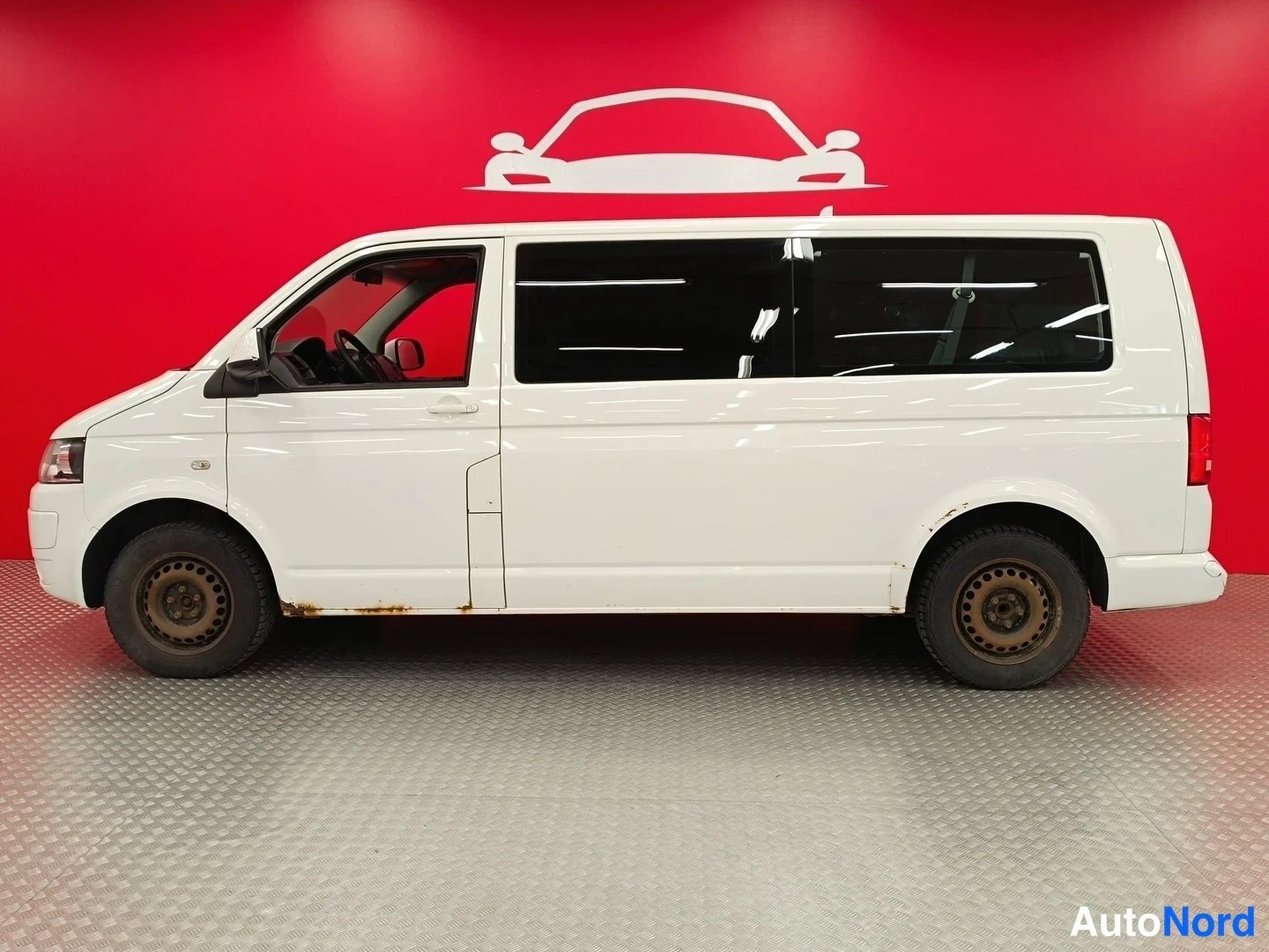 Valkoinen Volkswagen Caravelle 2012, sivulta, kuva 4