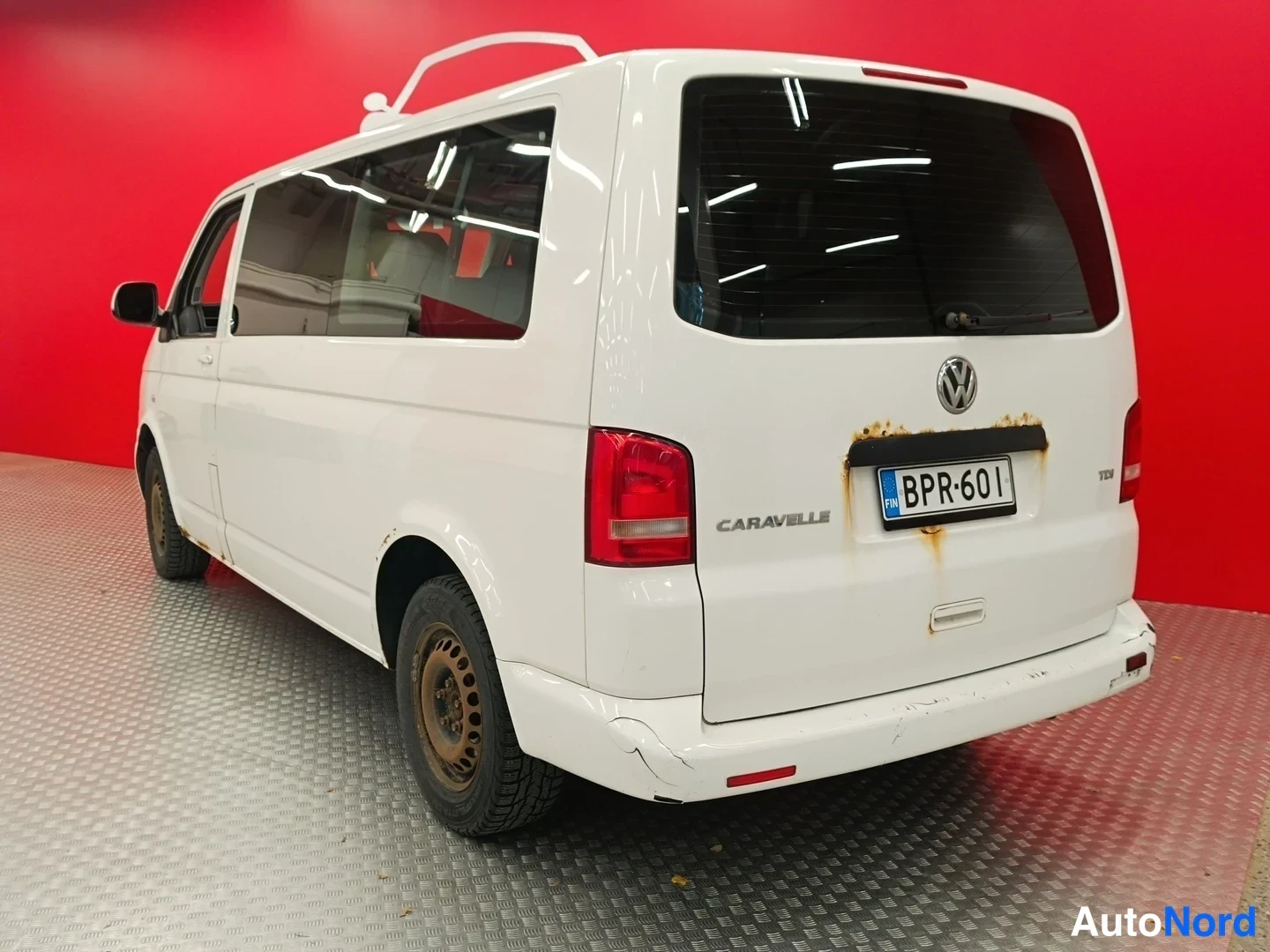 Valkoinen Volkswagen Caravelle 2012, takaviisto, kuva 6