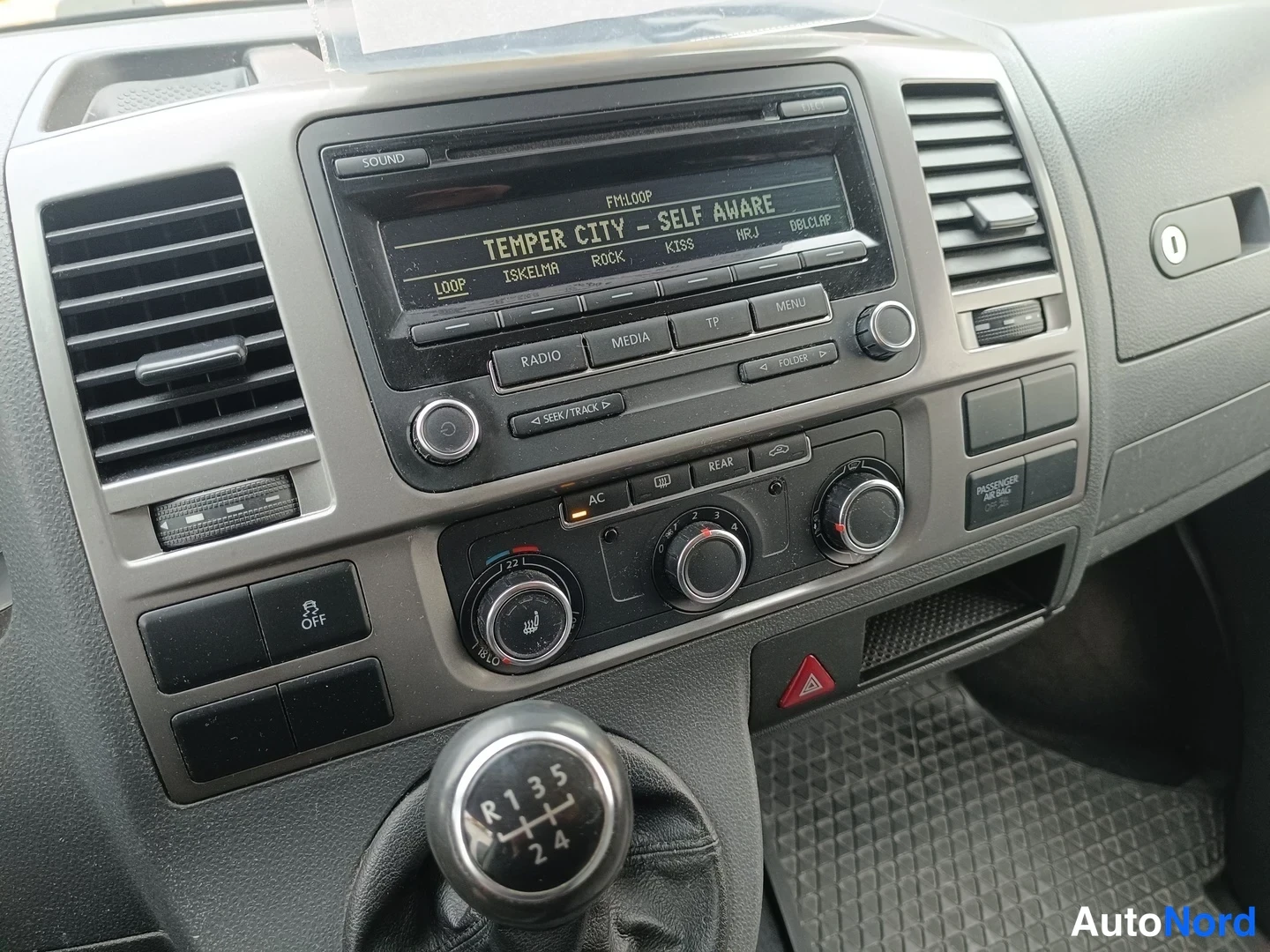 Valkoinen Volkswagen Caravelle 2012, yksityiskohta, kuva 11