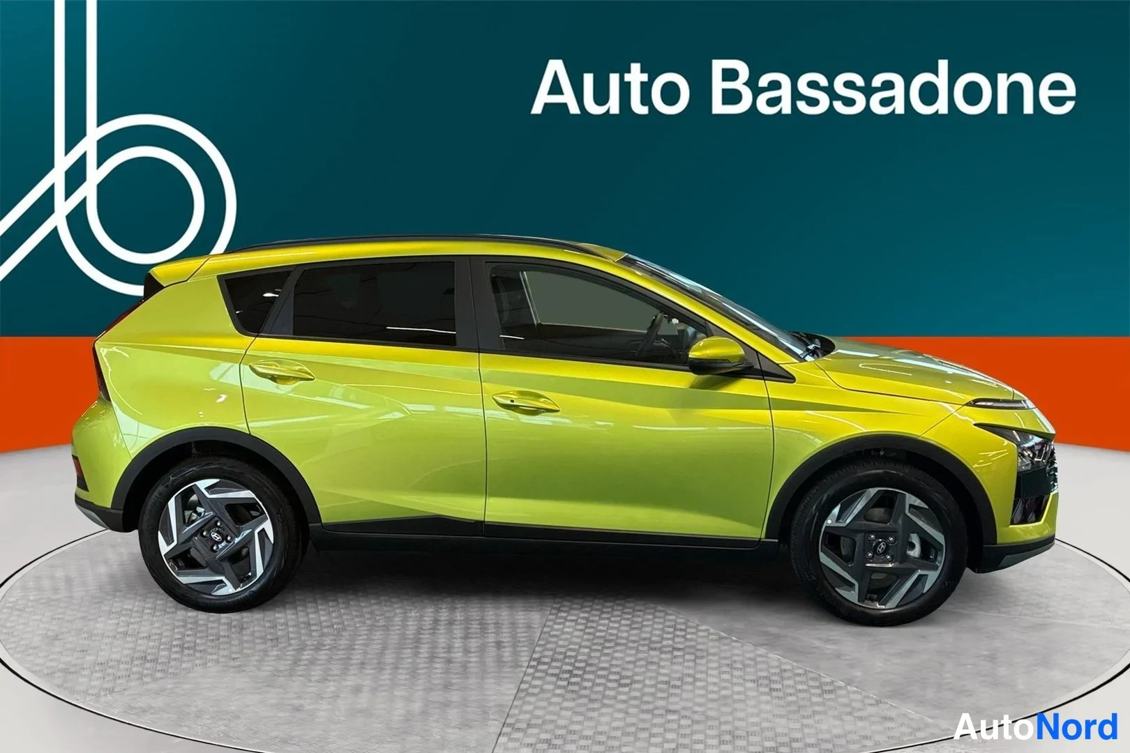 Keltainen Hyundai Bayon 2026, etuviisto, keula oikealle, kuva 3