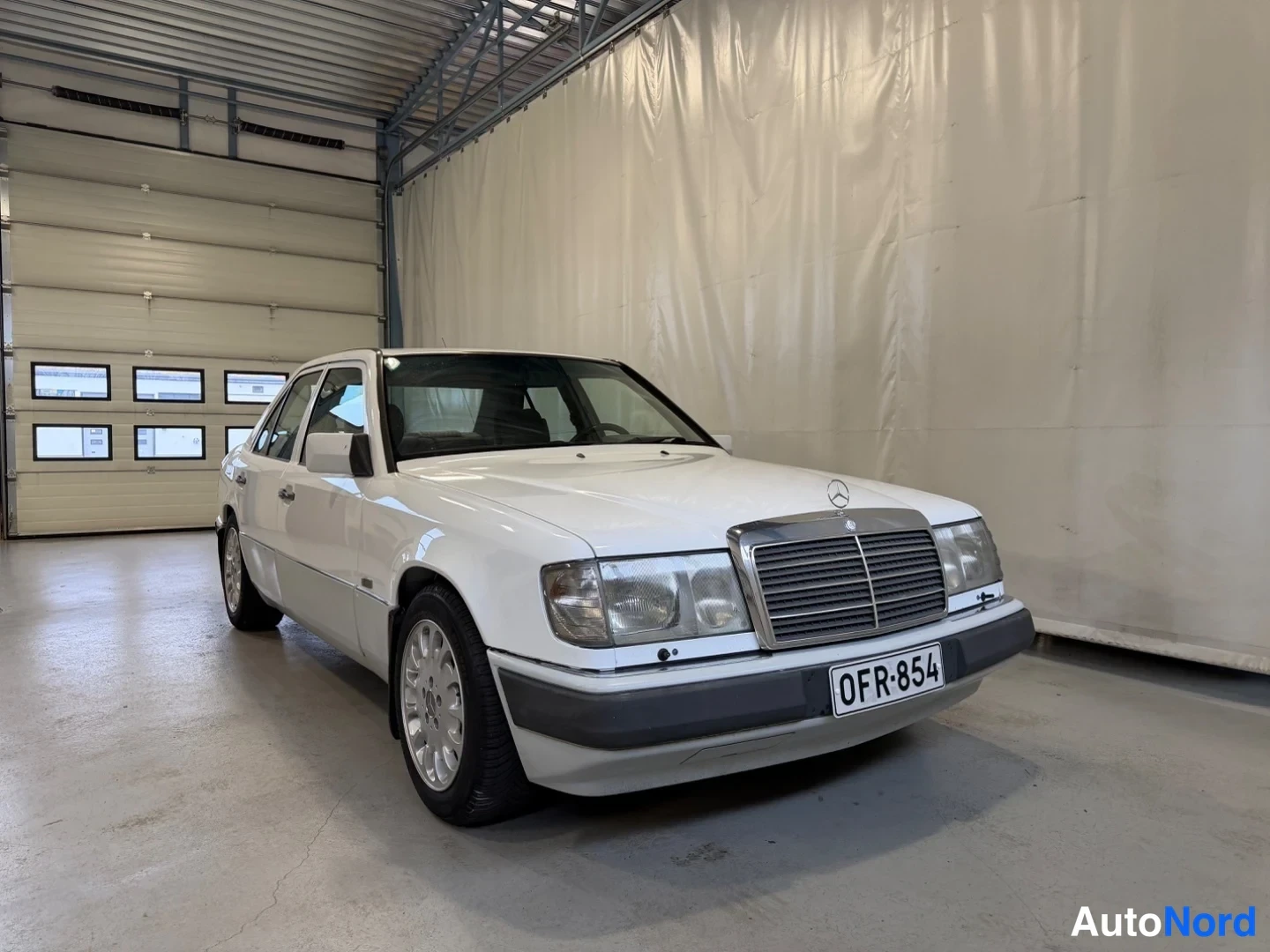 Mercedes-Benz E Sedan 1992