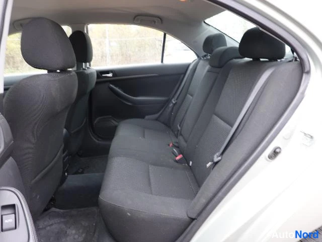 Hopea Toyota AVENSIS 2004, takaistuimet, kuva 25