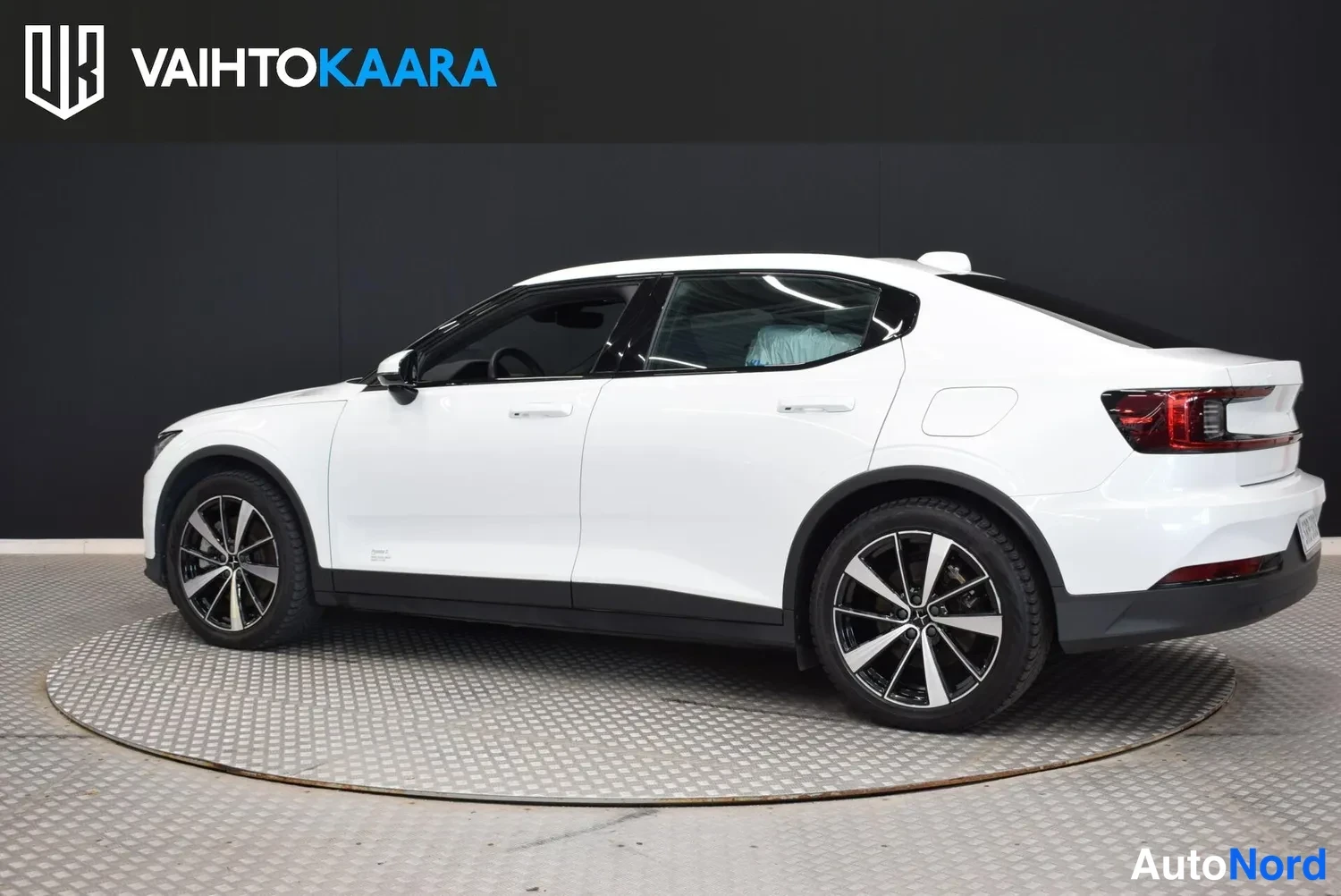 Valkoinen Polestar 2 2022, takaviisto, kuva 5