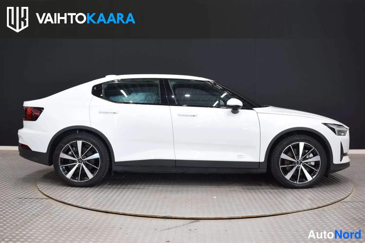 Valkoinen Polestar 2 2022, sivulta, kuva 3