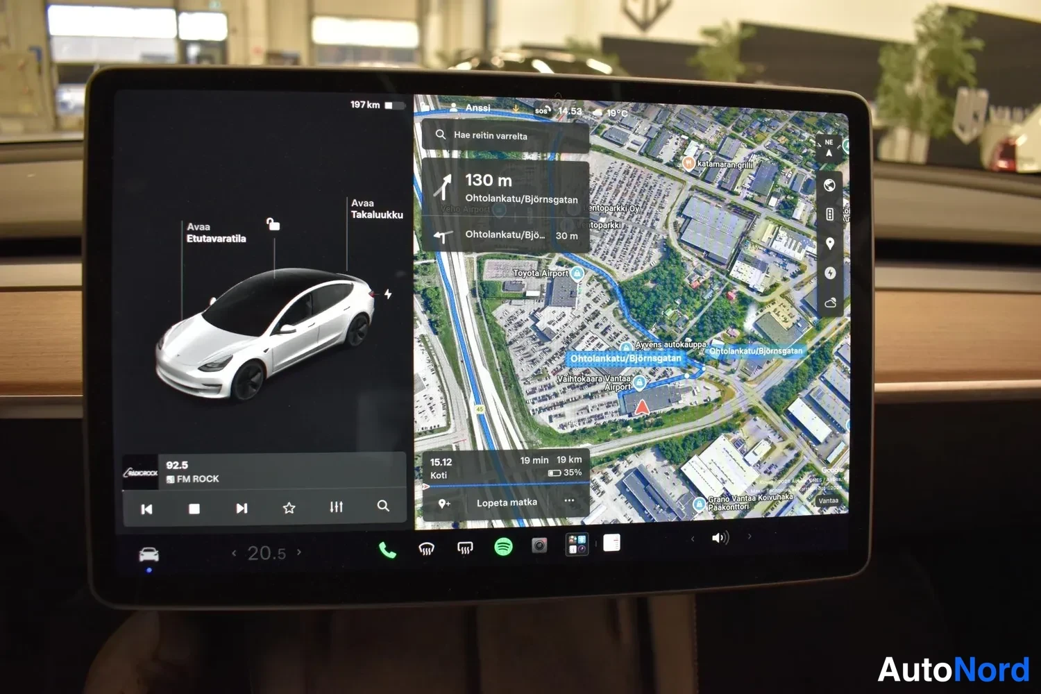 Valkoinen Tesla Model 3 2021, yksityiskohta, kuva 11