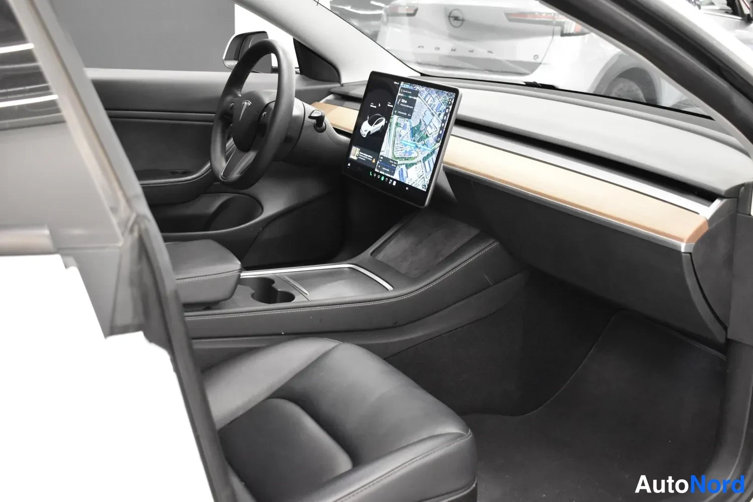 Valkoinen Tesla Model 3 2021, ohjaamo, kuva 5
