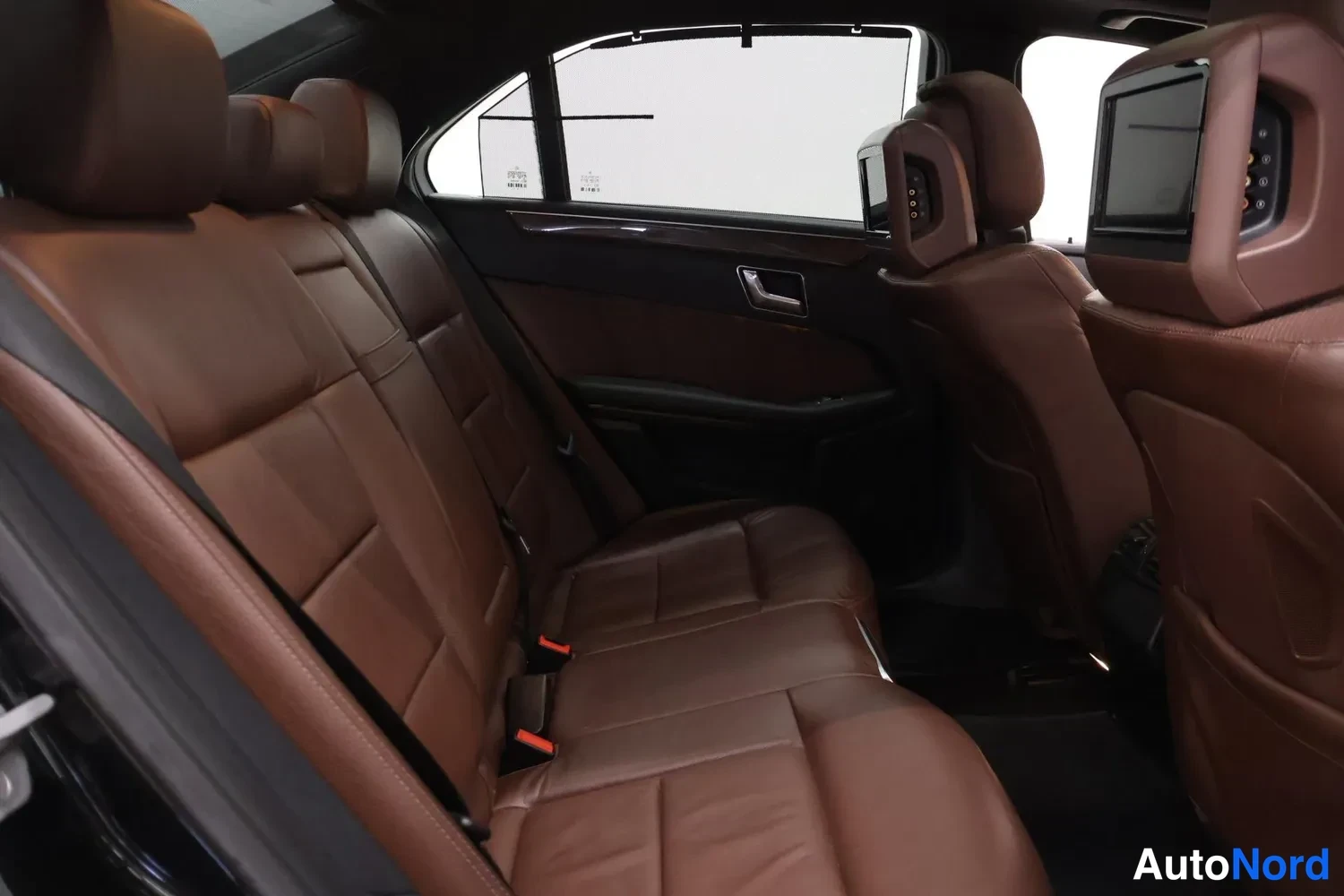 Musta Mercedes-Benz E 350 CDI 4MATIC 2011, takaistuimet, kuva 11