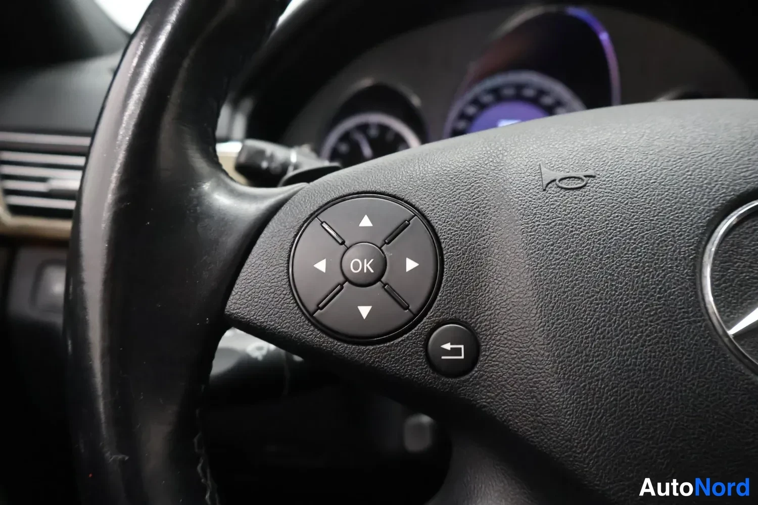 Musta Mercedes-Benz E 350 CDI 4MATIC 2011, yksityiskohta, kuva 18