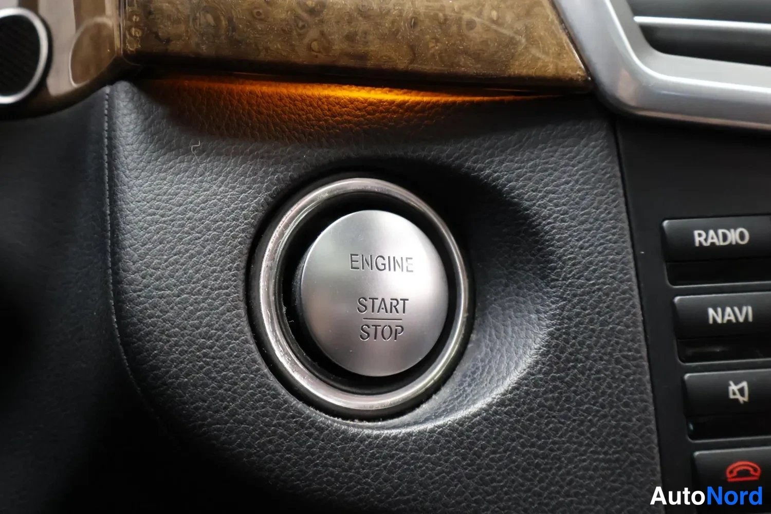 Musta Mercedes-Benz E 350 CDI 4MATIC 2011, yksityiskohta, kuva 22