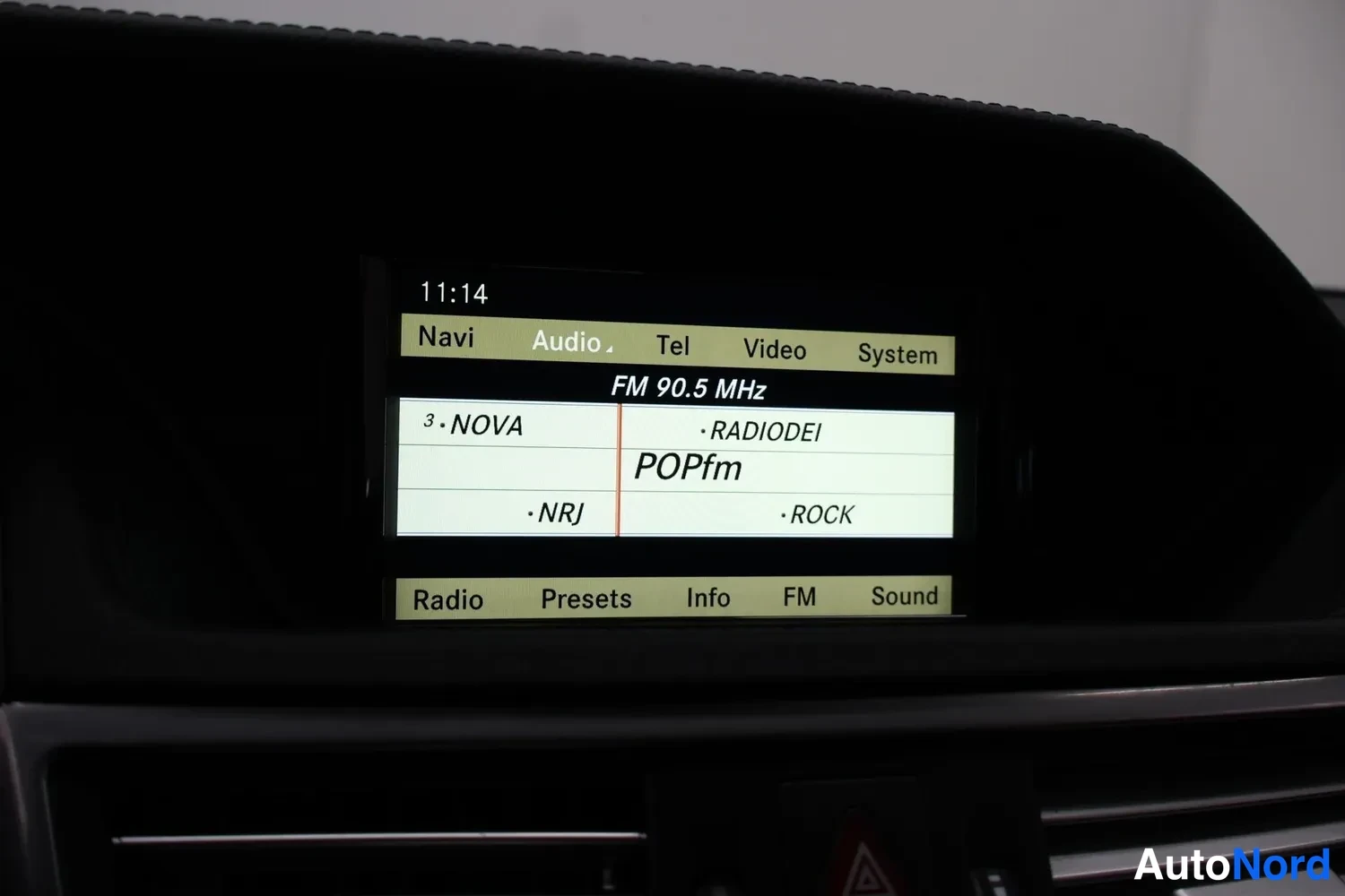Musta Mercedes-Benz E 350 CDI 4MATIC 2011, yksityiskohta, kuva 34