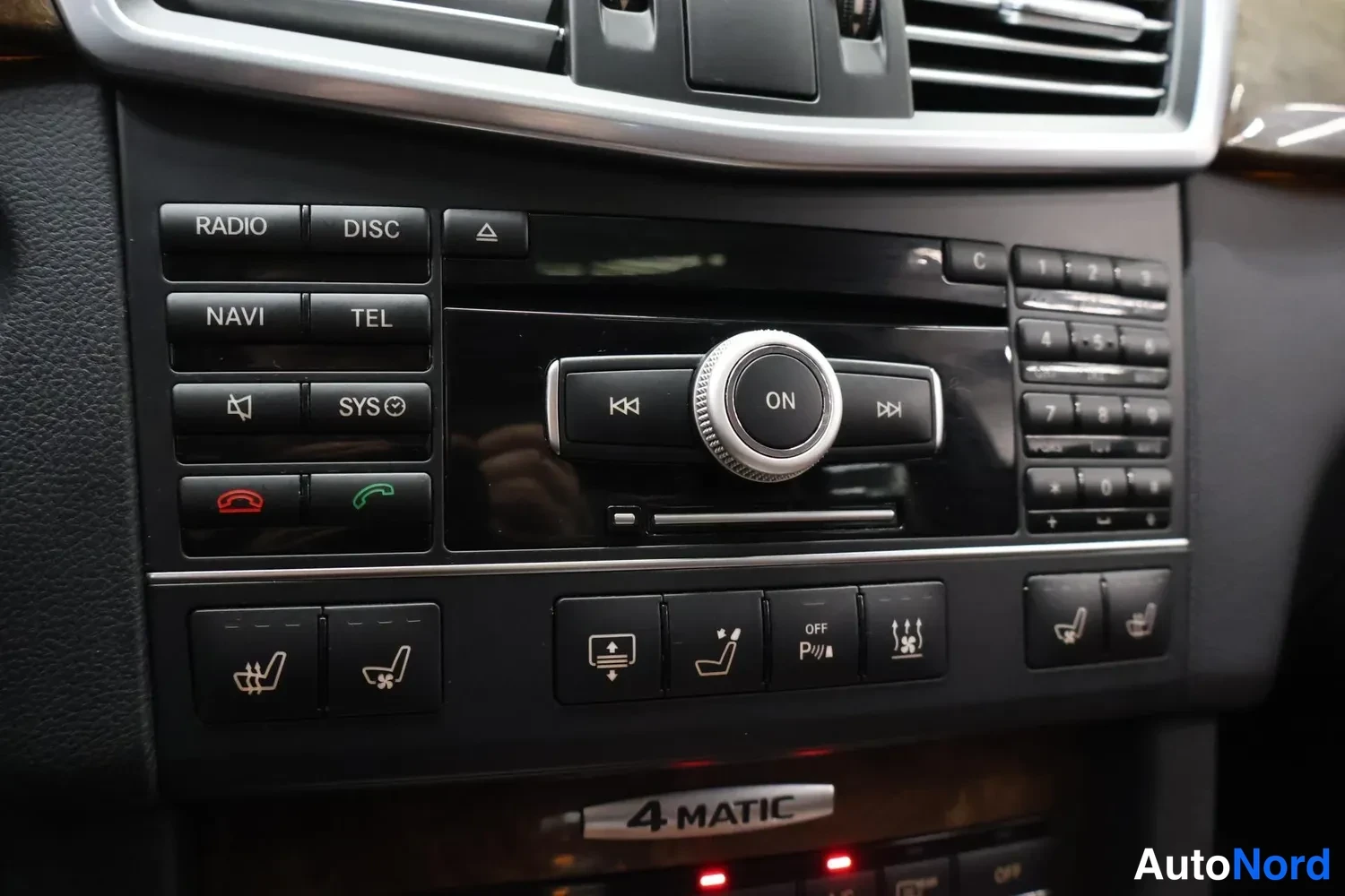 Musta Mercedes-Benz E 350 CDI 4MATIC 2011, yksityiskohta, kuva 23