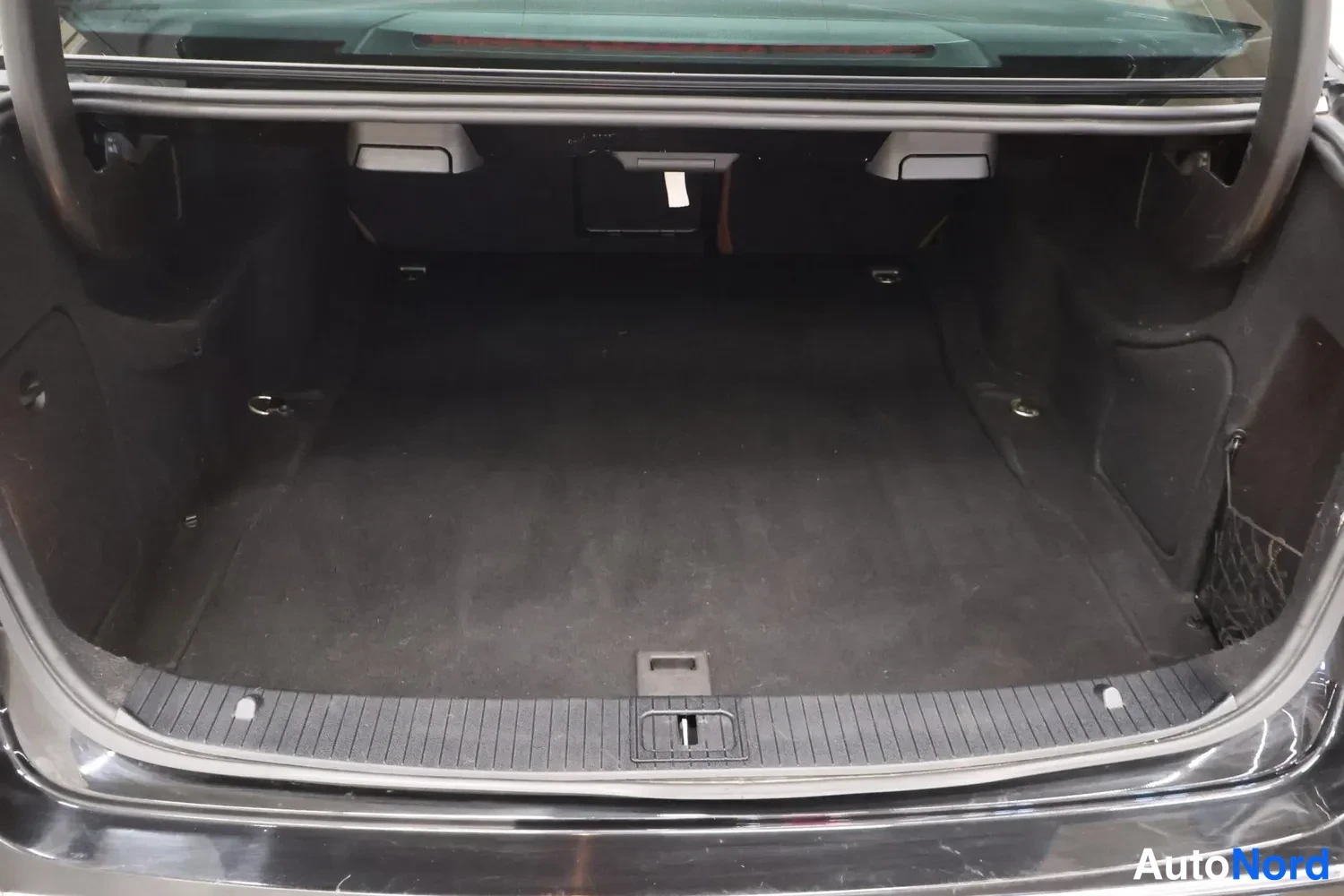 Musta Mercedes-Benz E 350 CDI 4MATIC 2011, tavaratila, kuva 13